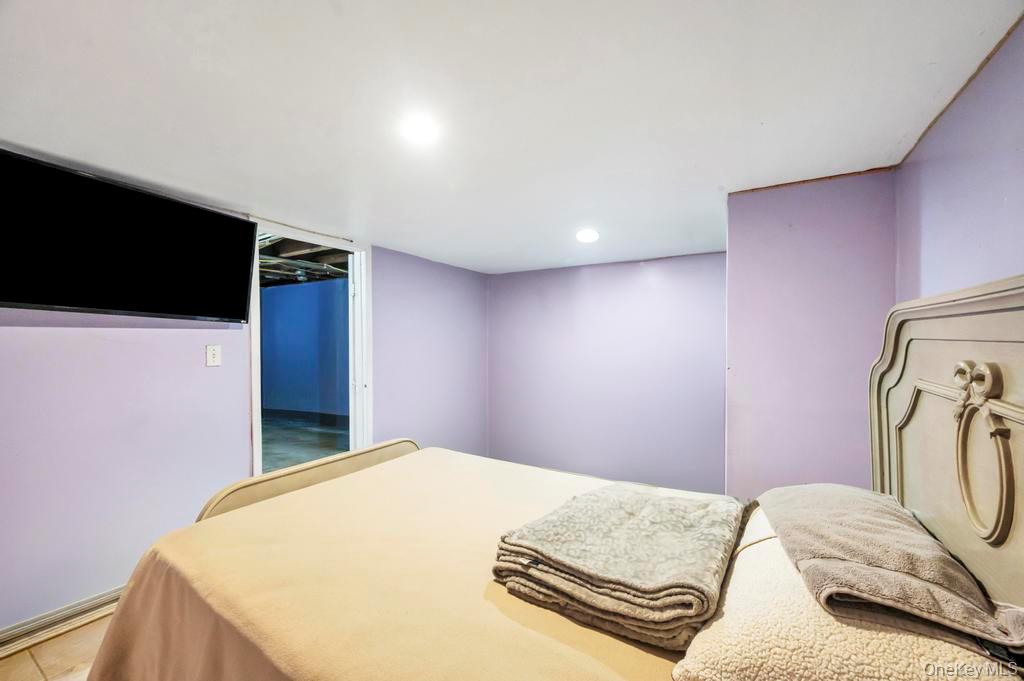 212 Bergen Court, Copiague, NY 11726