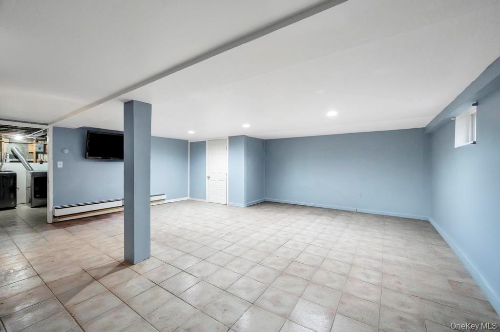 212 Bergen Court, Copiague, NY 11726