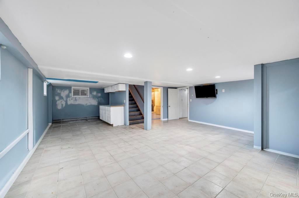 212 Bergen Court, Copiague, NY 11726