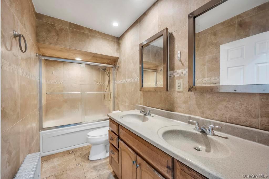 212 Bergen Court, Copiague, NY 11726