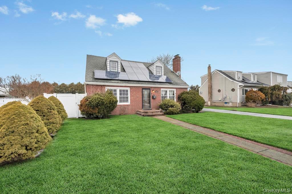 212 Bergen Court, Copiague, NY 11726