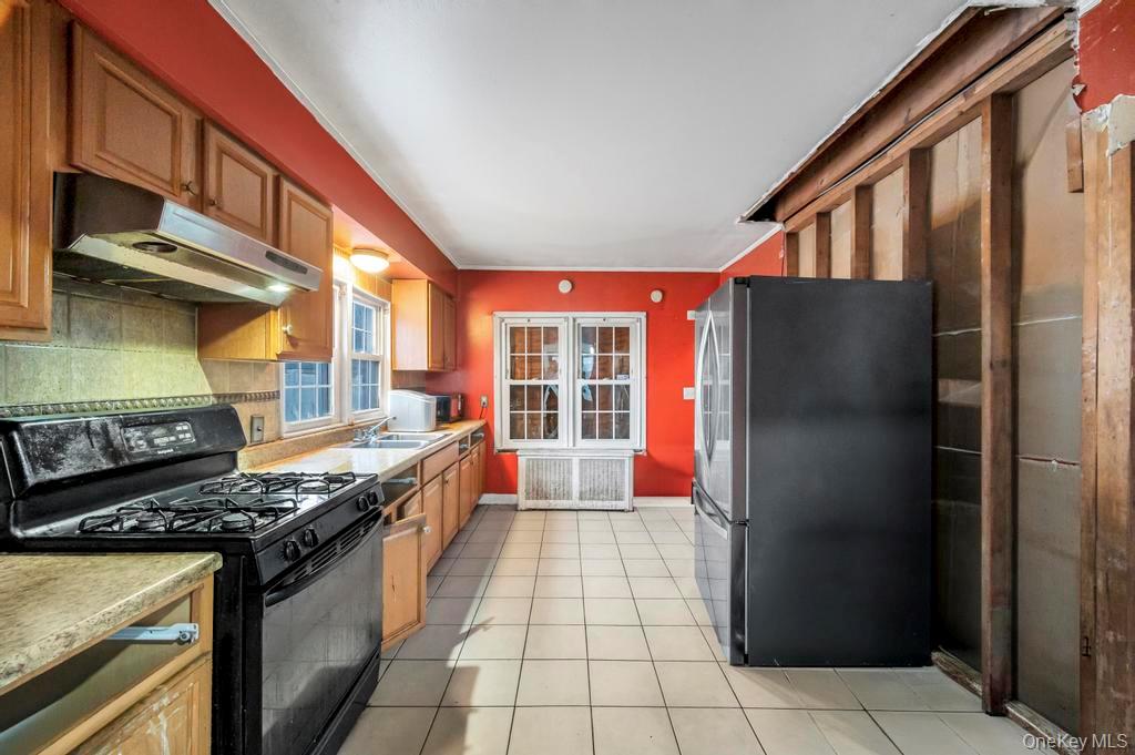 212 Bergen Court, Copiague, NY 11726