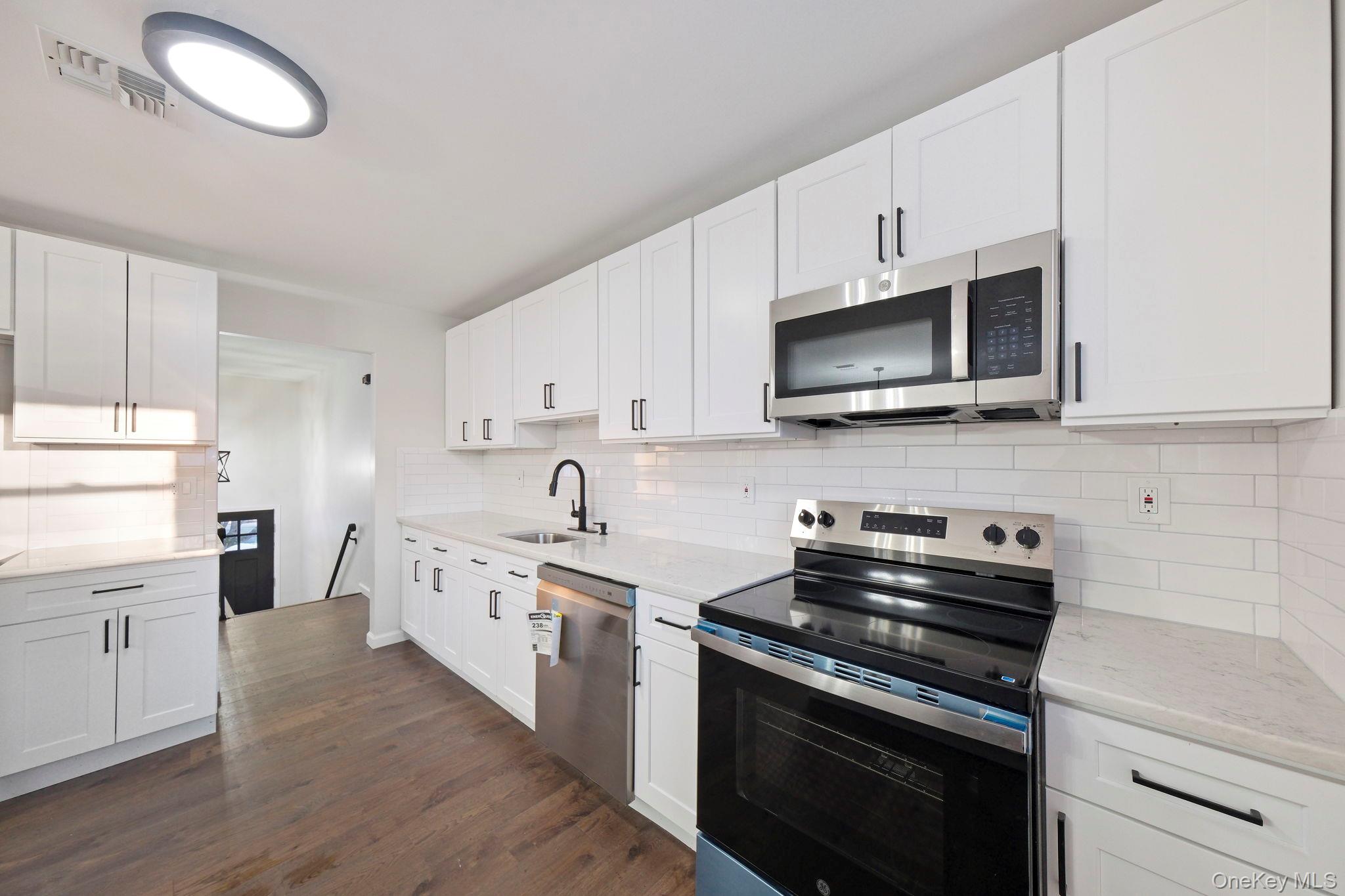 15 Decker Drive, Washingtonville, NY 10992