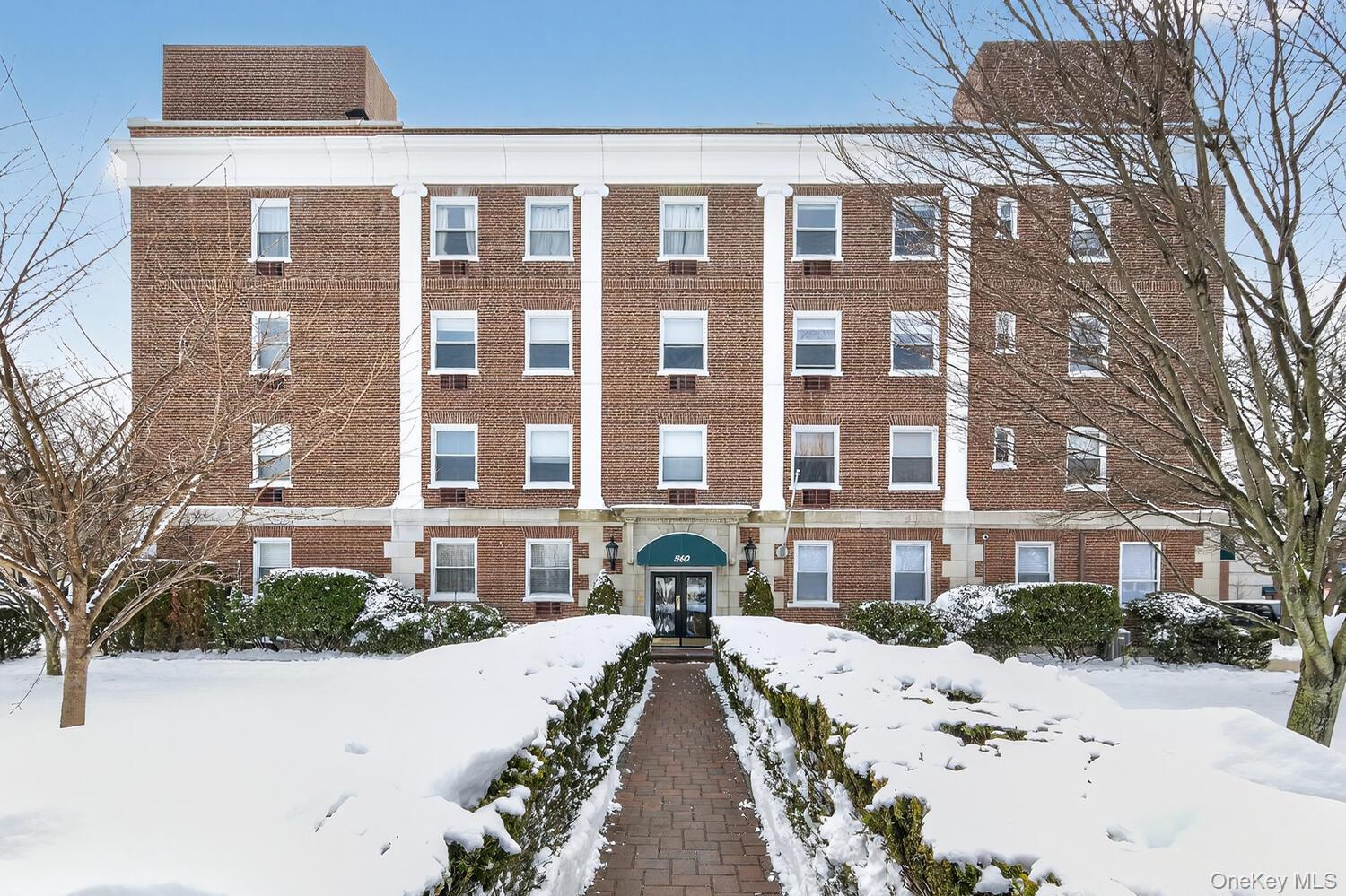 360 Stewart Avenue # 2B, Garden City, NY 11530