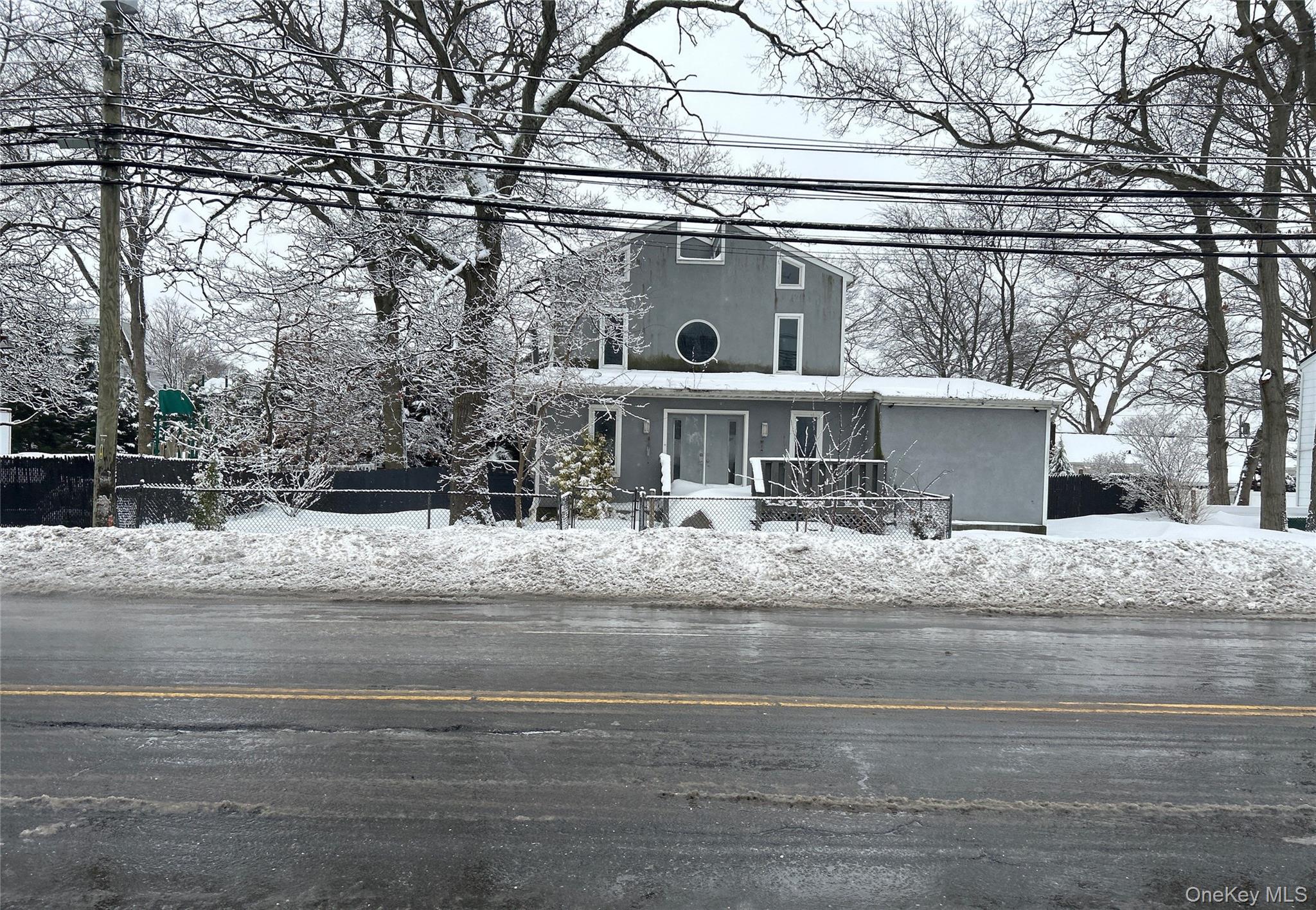 90 Jerusalem Avenue, Massapequa, NY 11758