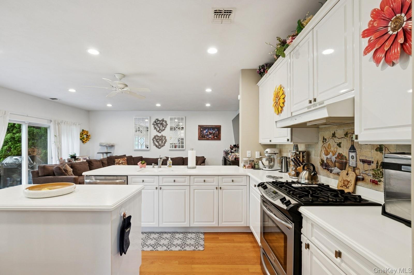 186 Windwatch Drive, Hauppauge, NY 11788