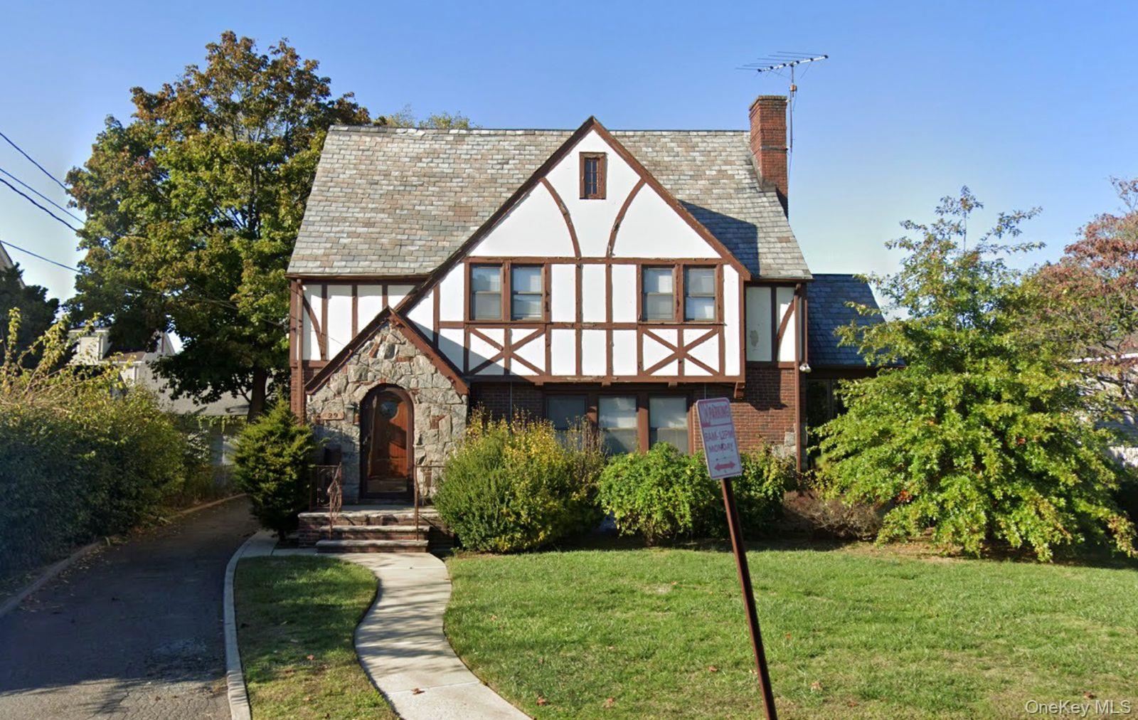 29 Oak Avenue, Hempstead, NY 11550