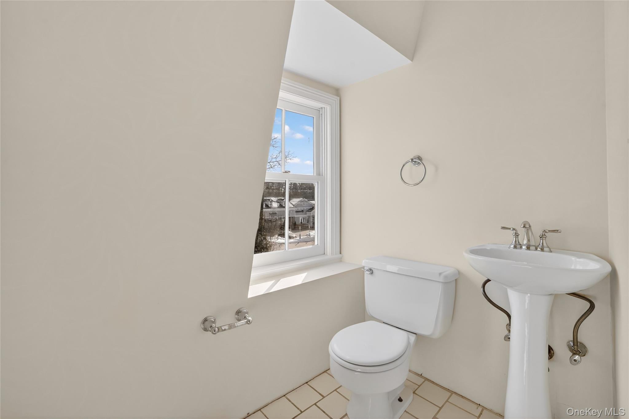 470 Main Street # 17, Armonk, NY 10504