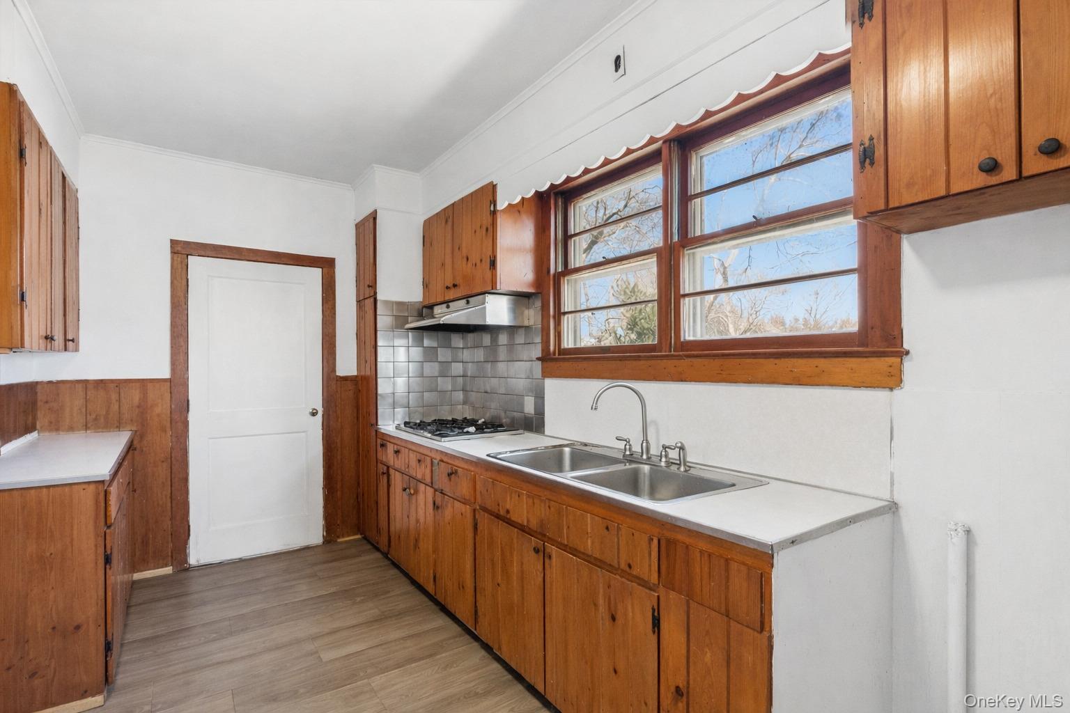 37 Lake Avenue, Riverside, NY 11901