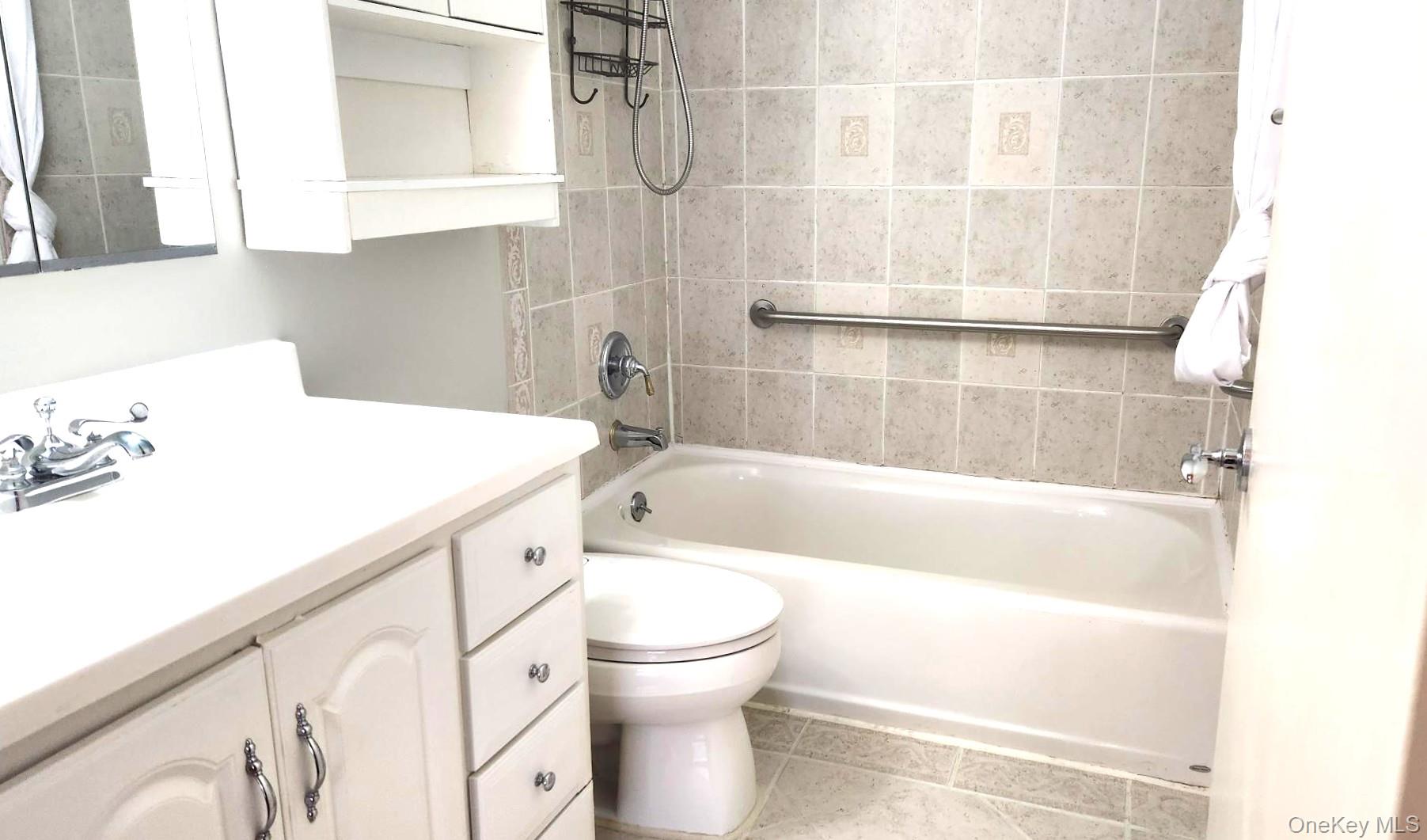 224 H Springmeadow Drive # H, Holbrook, NY 11741