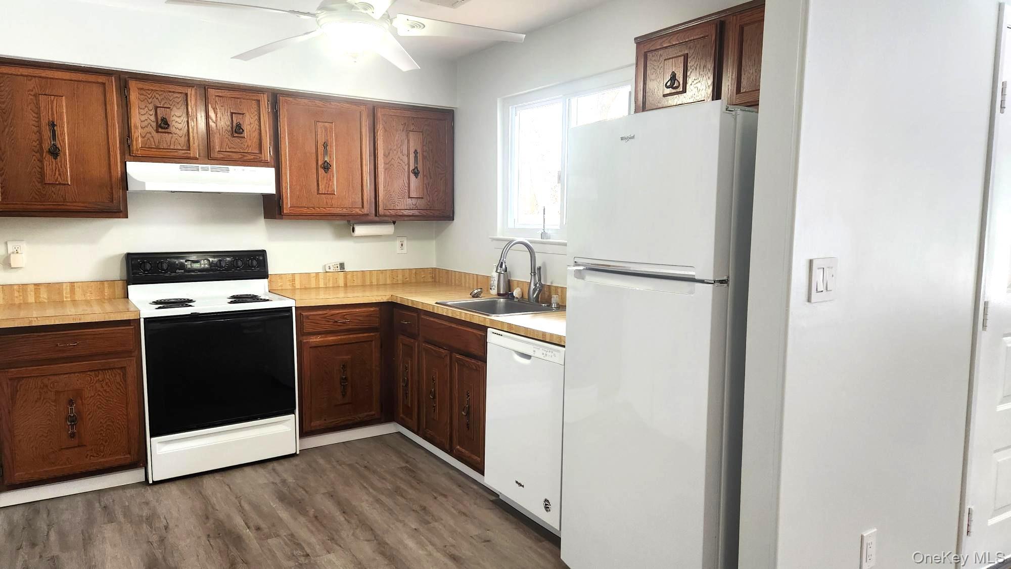 224 H Springmeadow Drive # H, Holbrook, NY 11741