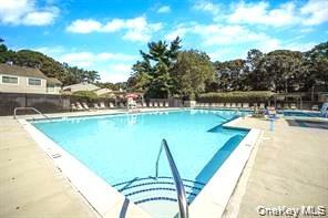 224 H Springmeadow Drive # H, Holbrook, NY 11741