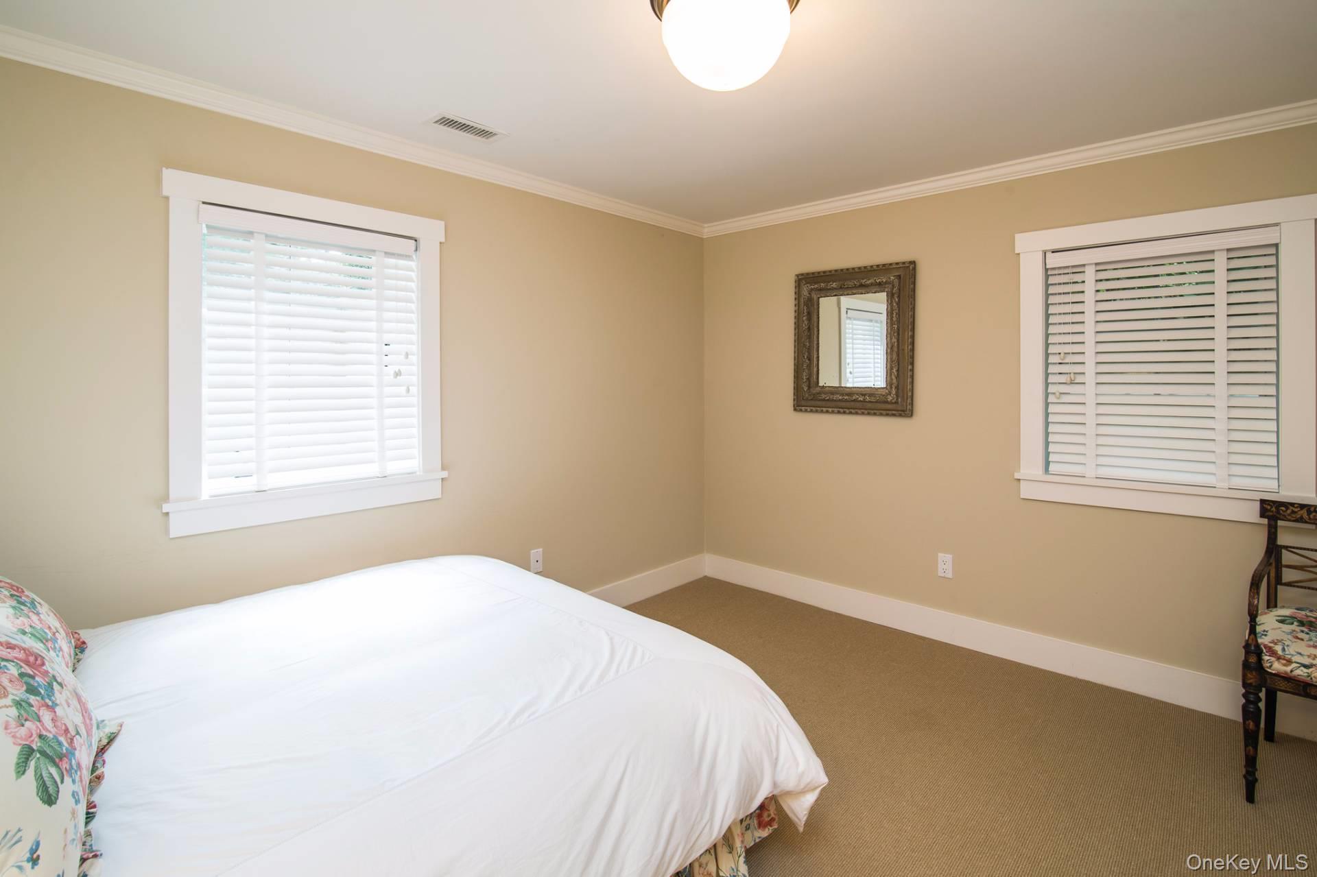 10 Inkberry Street, East Hampton, NY 11937