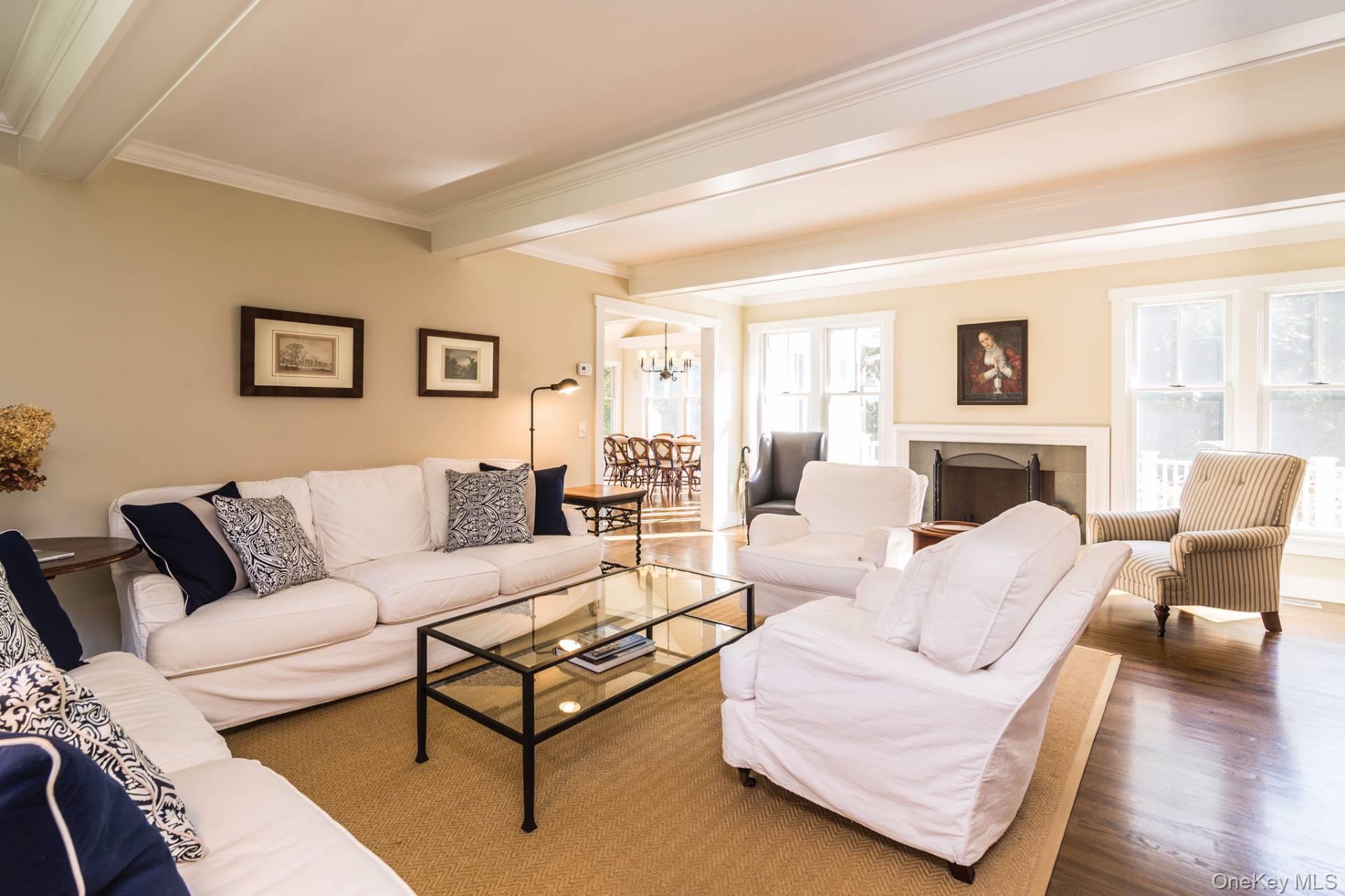 10 Inkberry Street, East Hampton, NY 11937