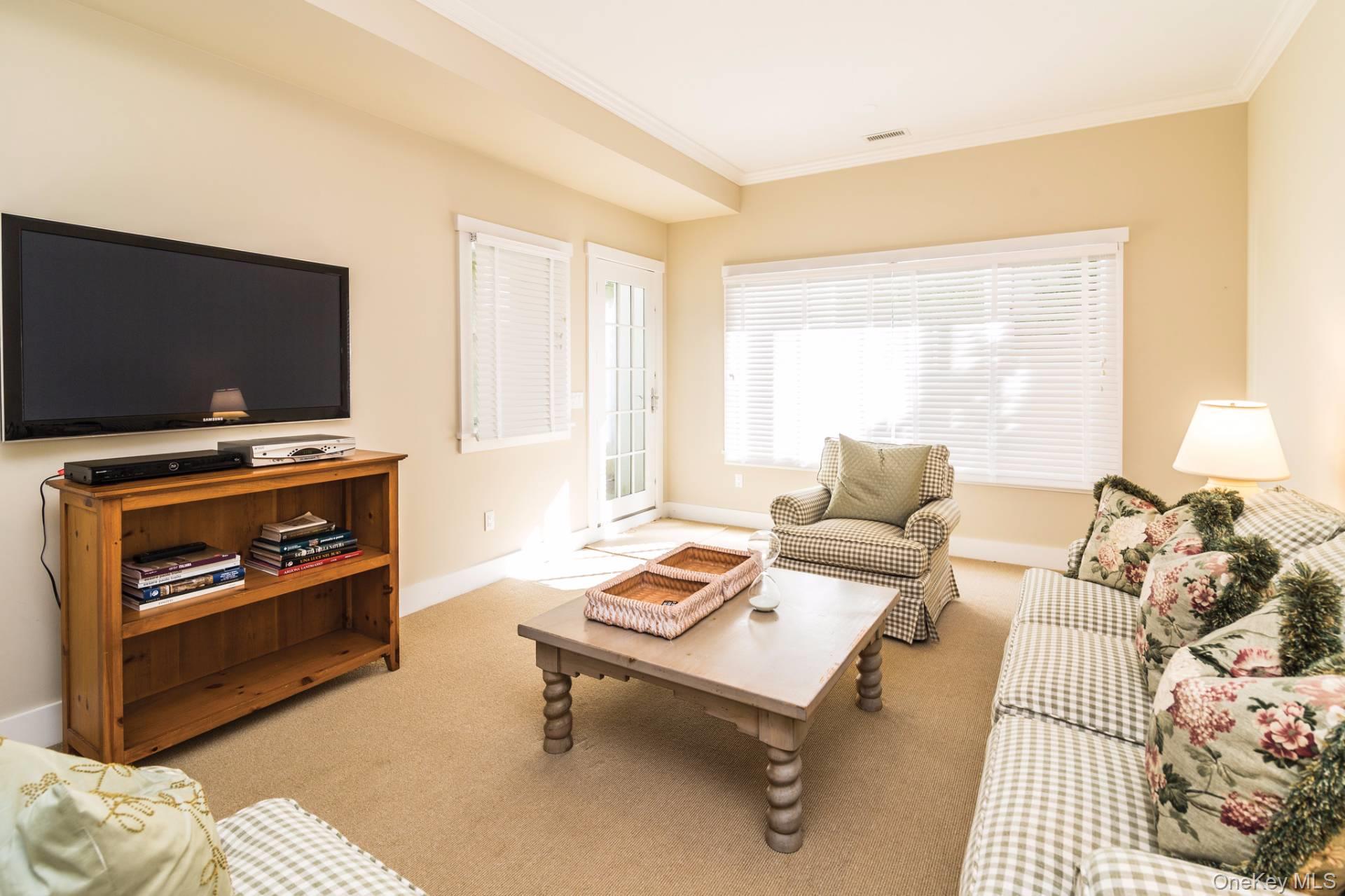 10 Inkberry Street, East Hampton, NY 11937