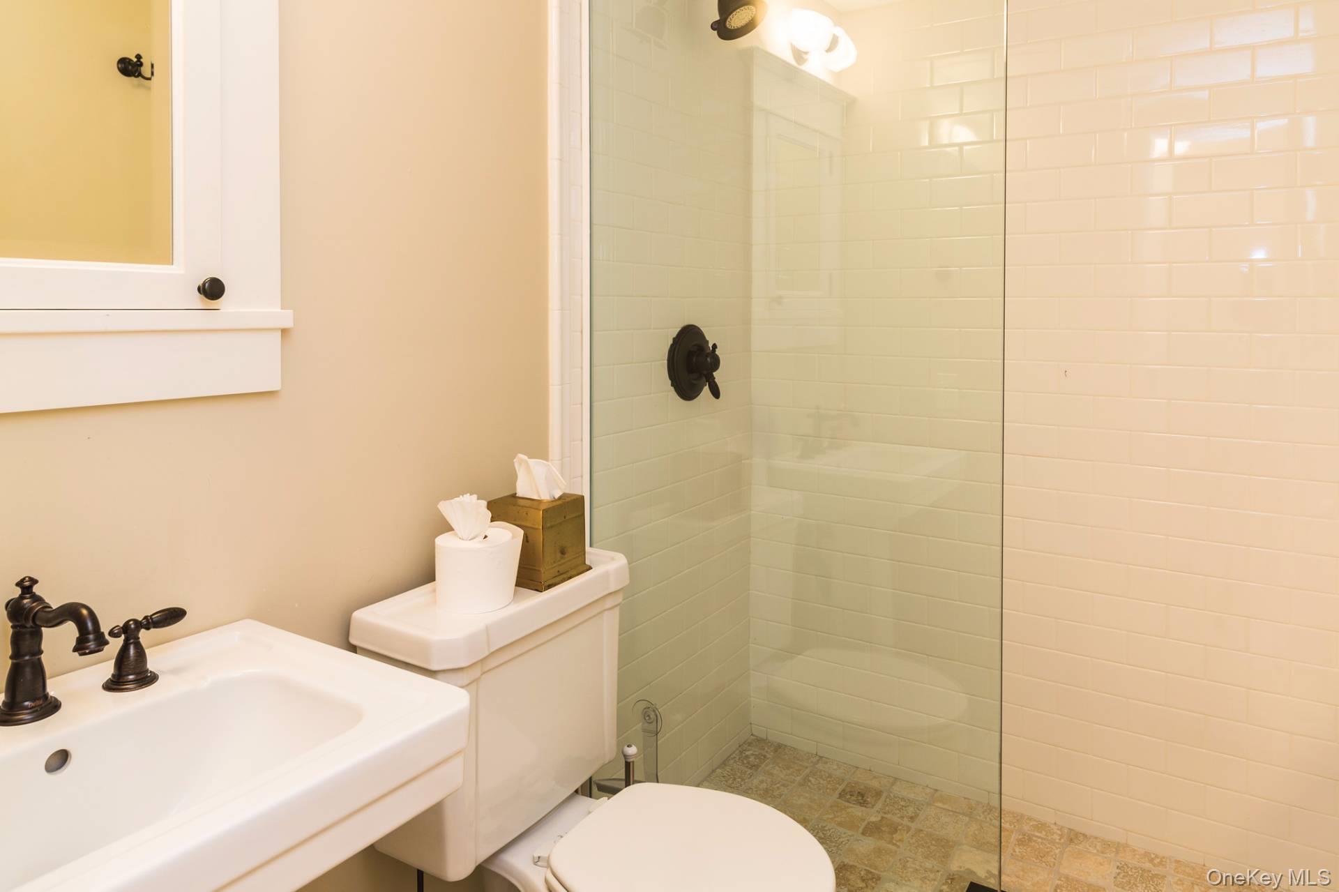 10 Inkberry Street, East Hampton, NY 11937