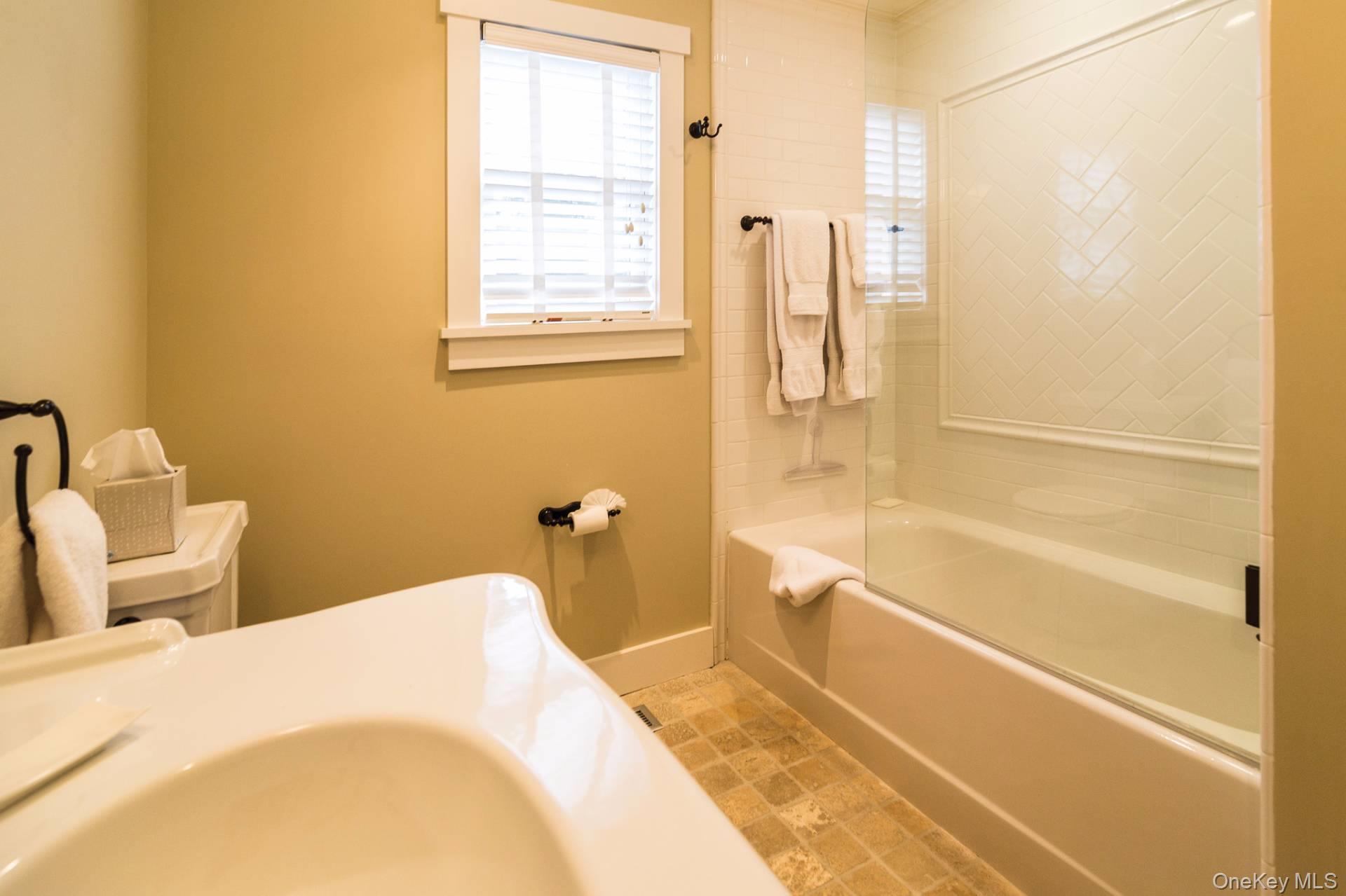 10 Inkberry Street, East Hampton, NY 11937