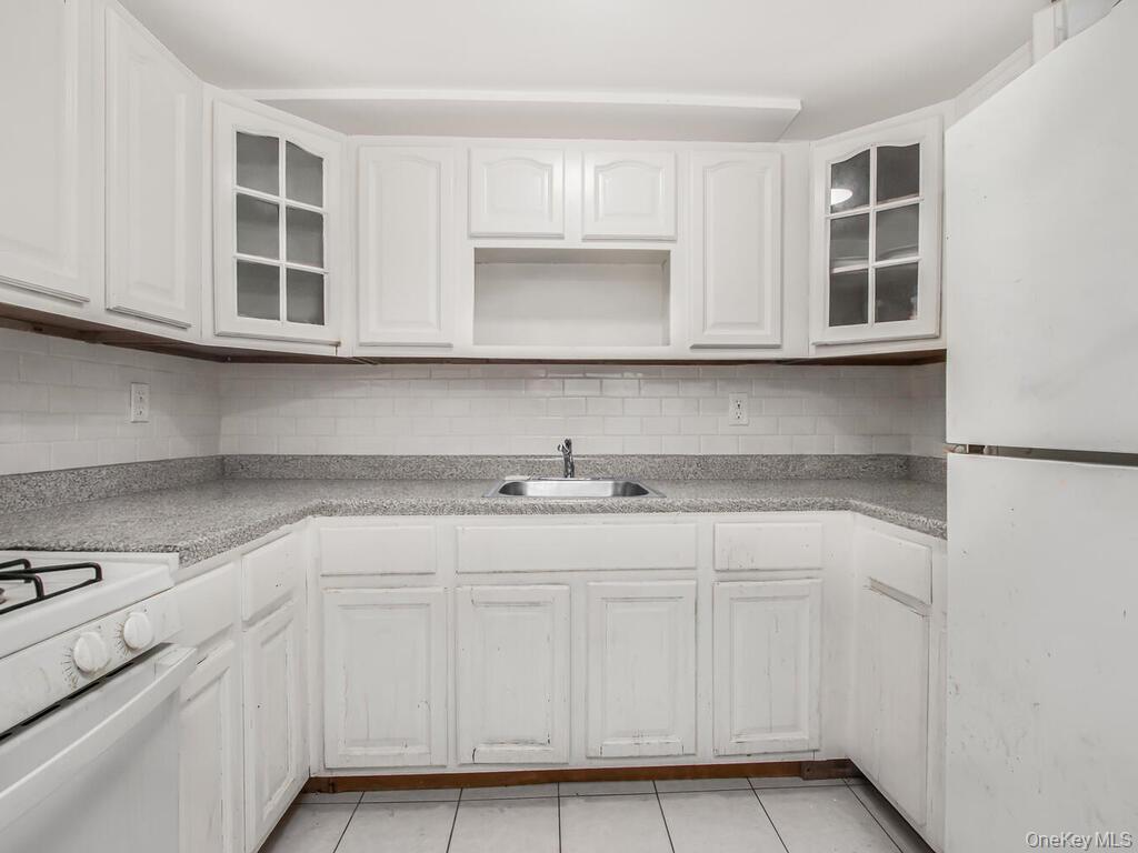 819 E 223rd Street, Bronx, NY 10466