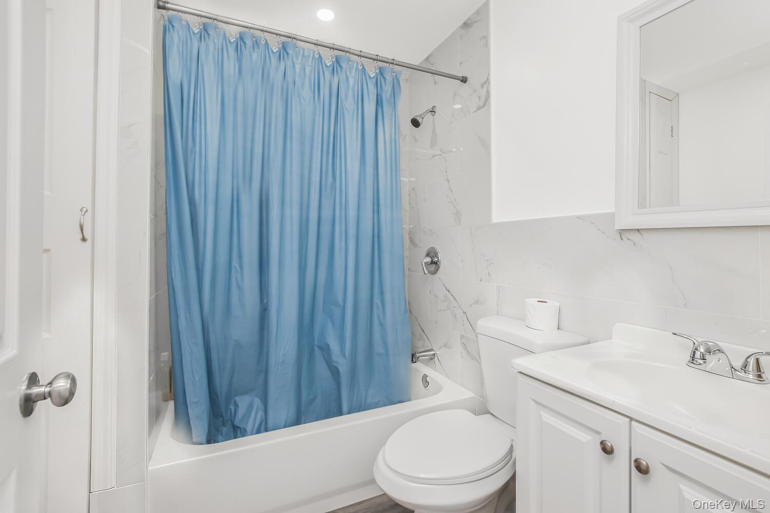 819 E 223rd Street, Bronx, NY 10466