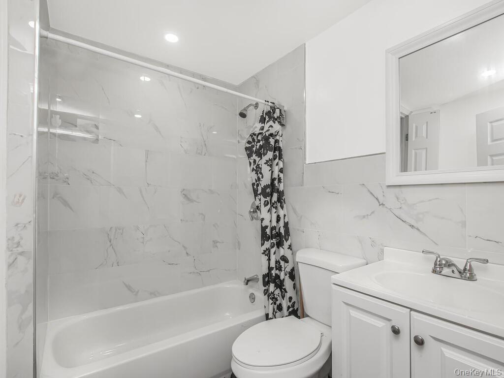 819 E 223rd Street, Bronx, NY 10466