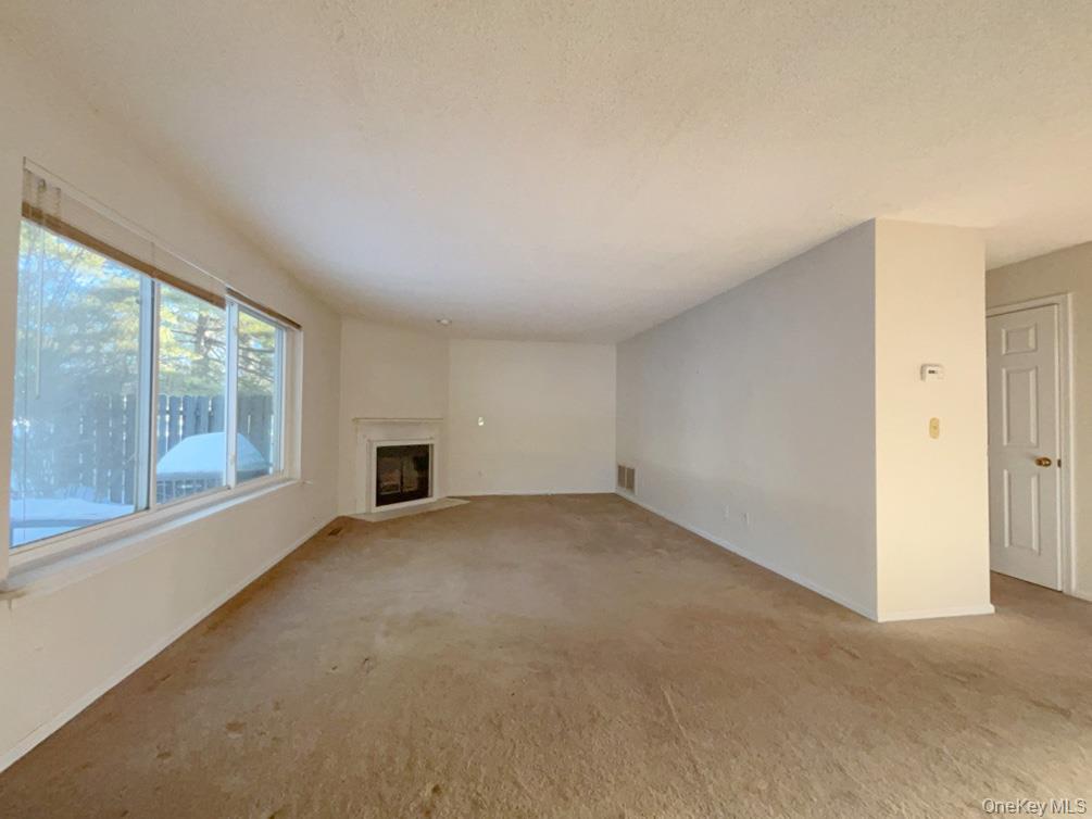 1 Cushing Green N, Pawling, NY 12564