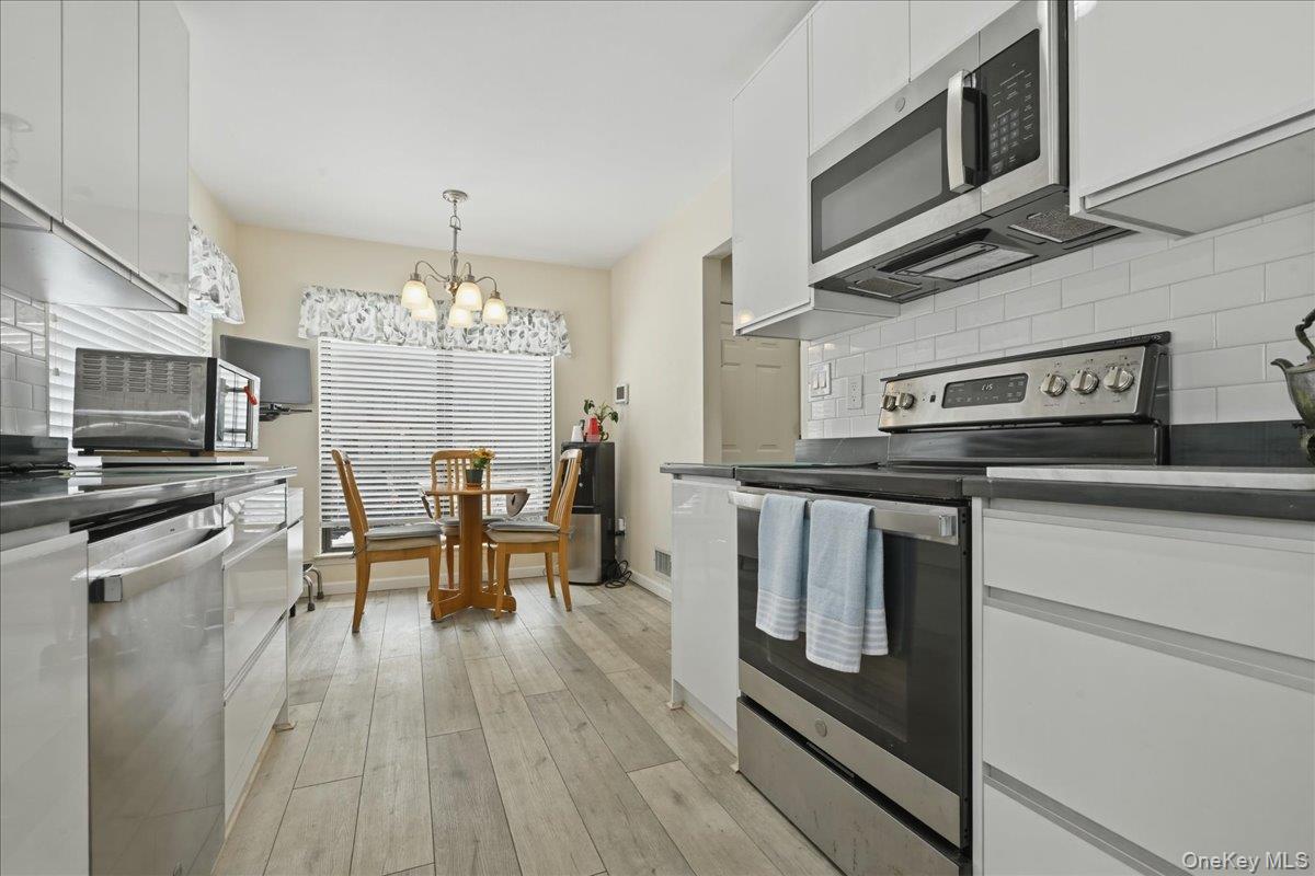 31 Stanford Court, Wantagh, NY 11793