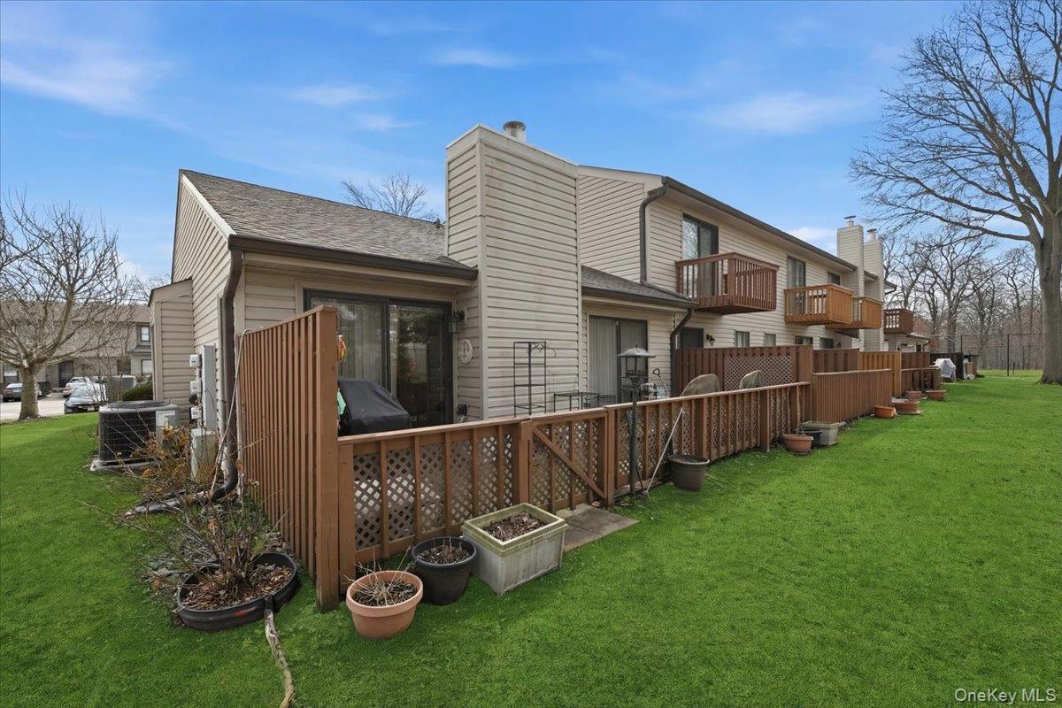 31 Stanford Court, Wantagh, NY 11793