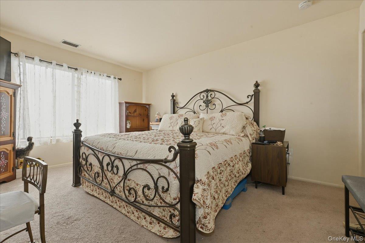 31 Stanford Court, Wantagh, NY 11793