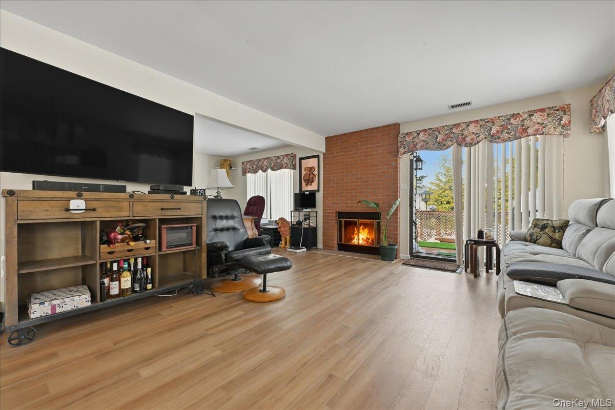 31 Stanford Court, Wantagh, NY 11793