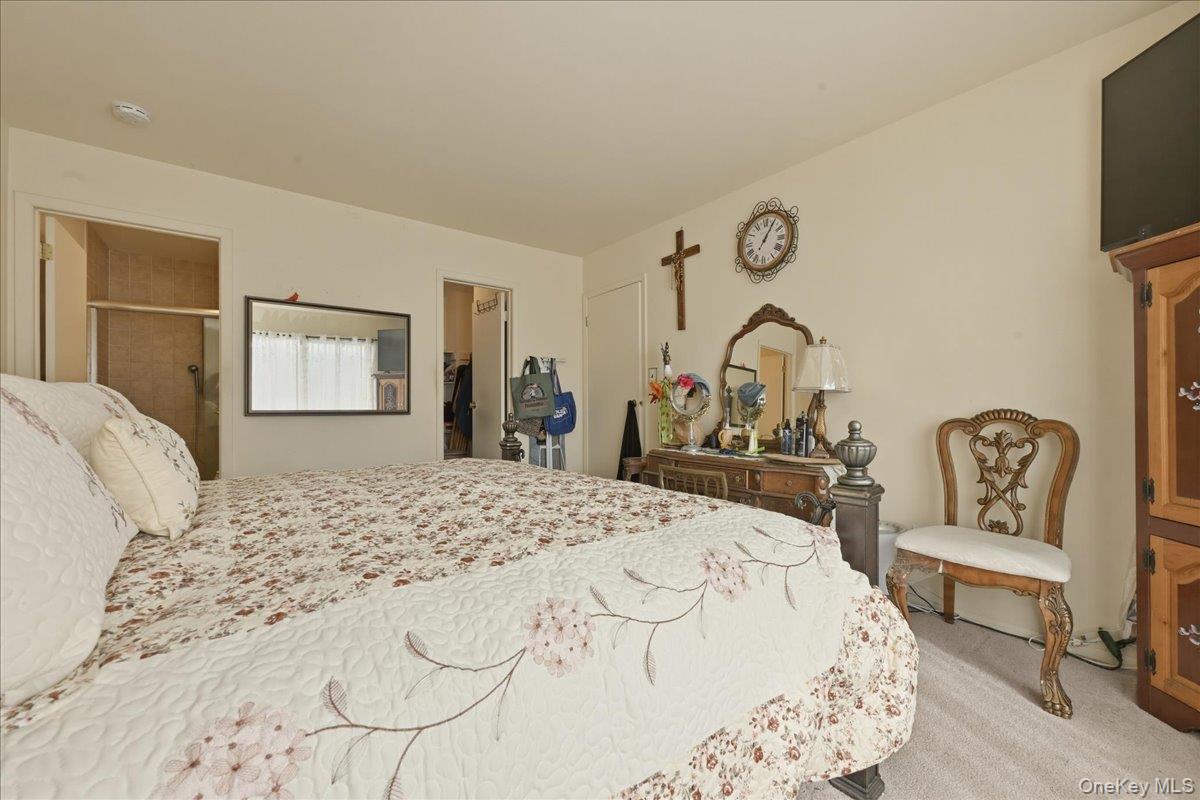 31 Stanford Court, Wantagh, NY 11793