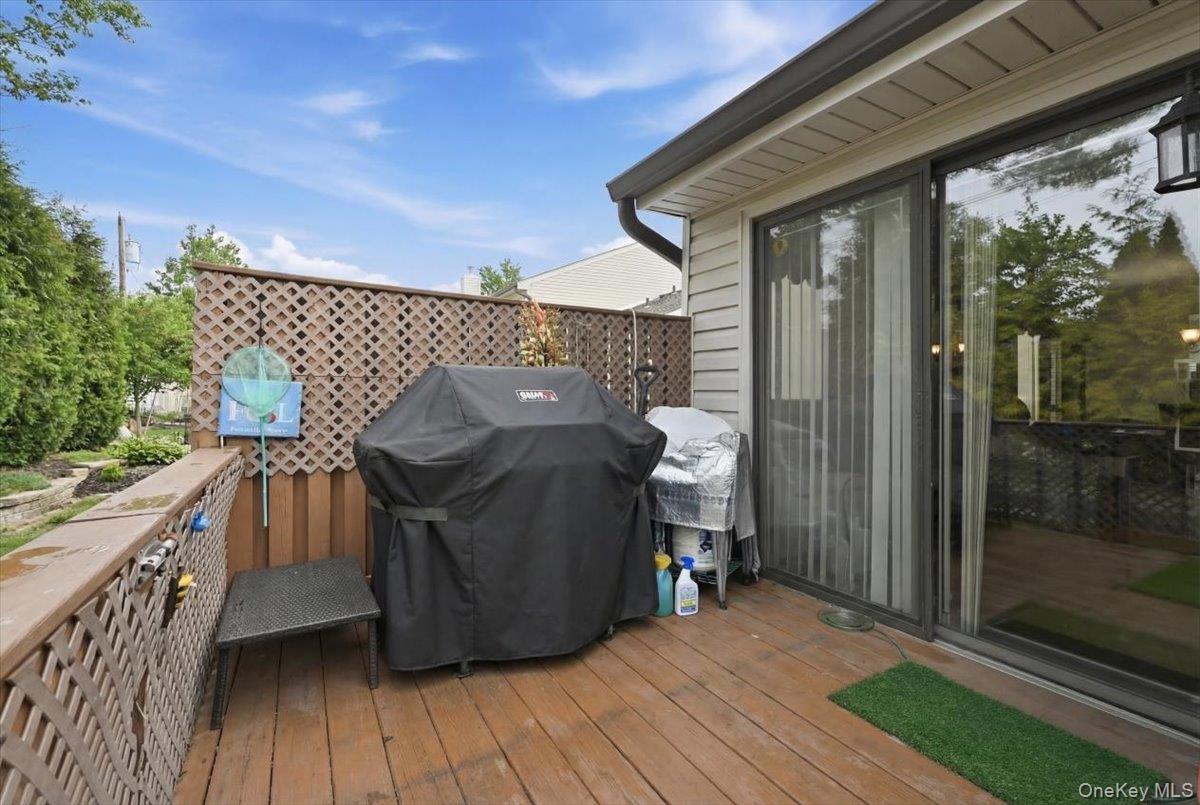 31 Stanford Court, Wantagh, NY 11793