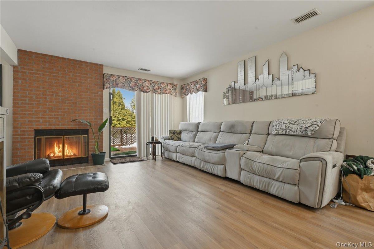 31 Stanford Court, Wantagh, NY 11793