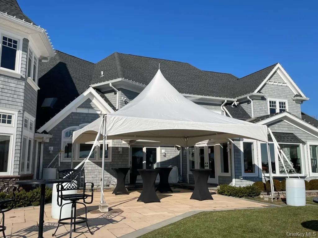 West Islip, NY 11795