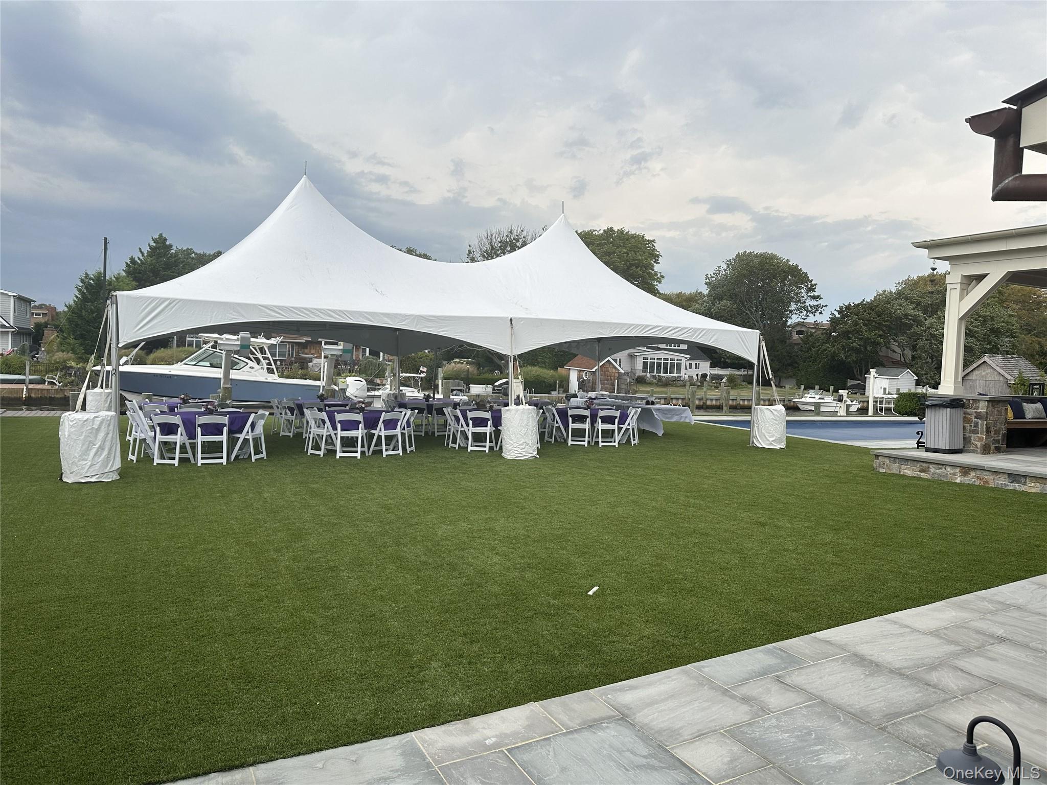 West Islip, NY 11795