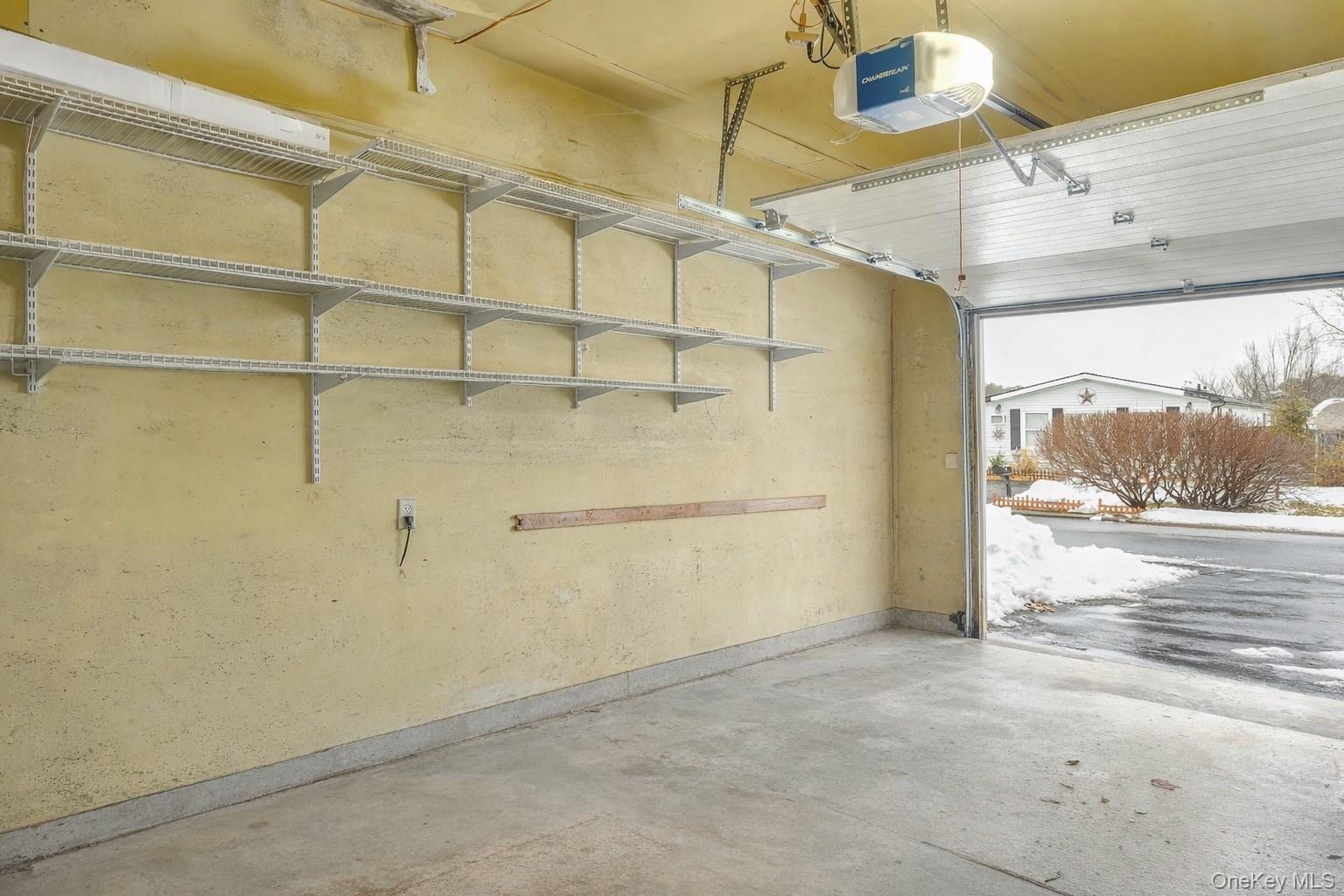 43 Village Circle S, Manorville, NY 11949