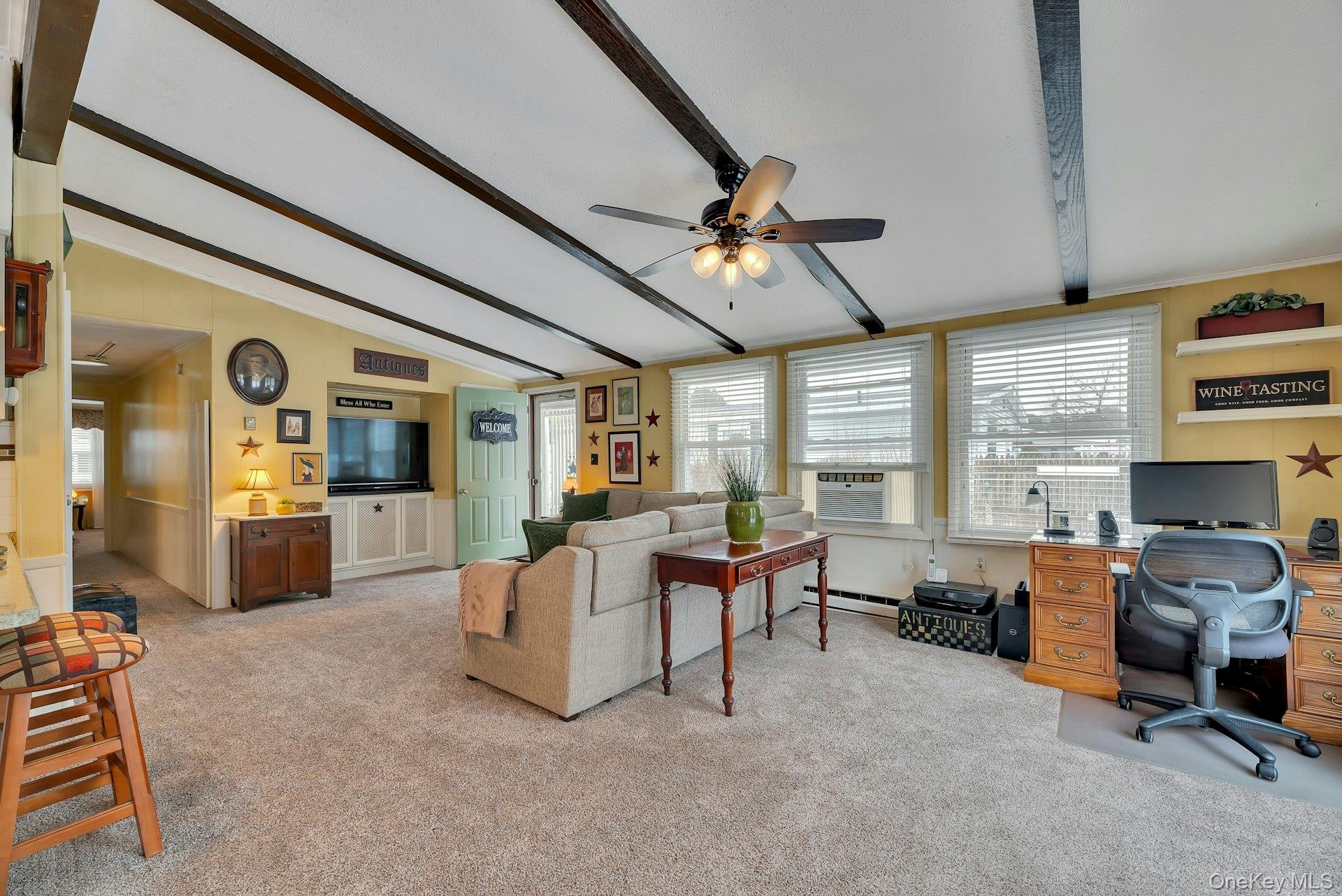 43 Village Circle S, Manorville, NY 11949