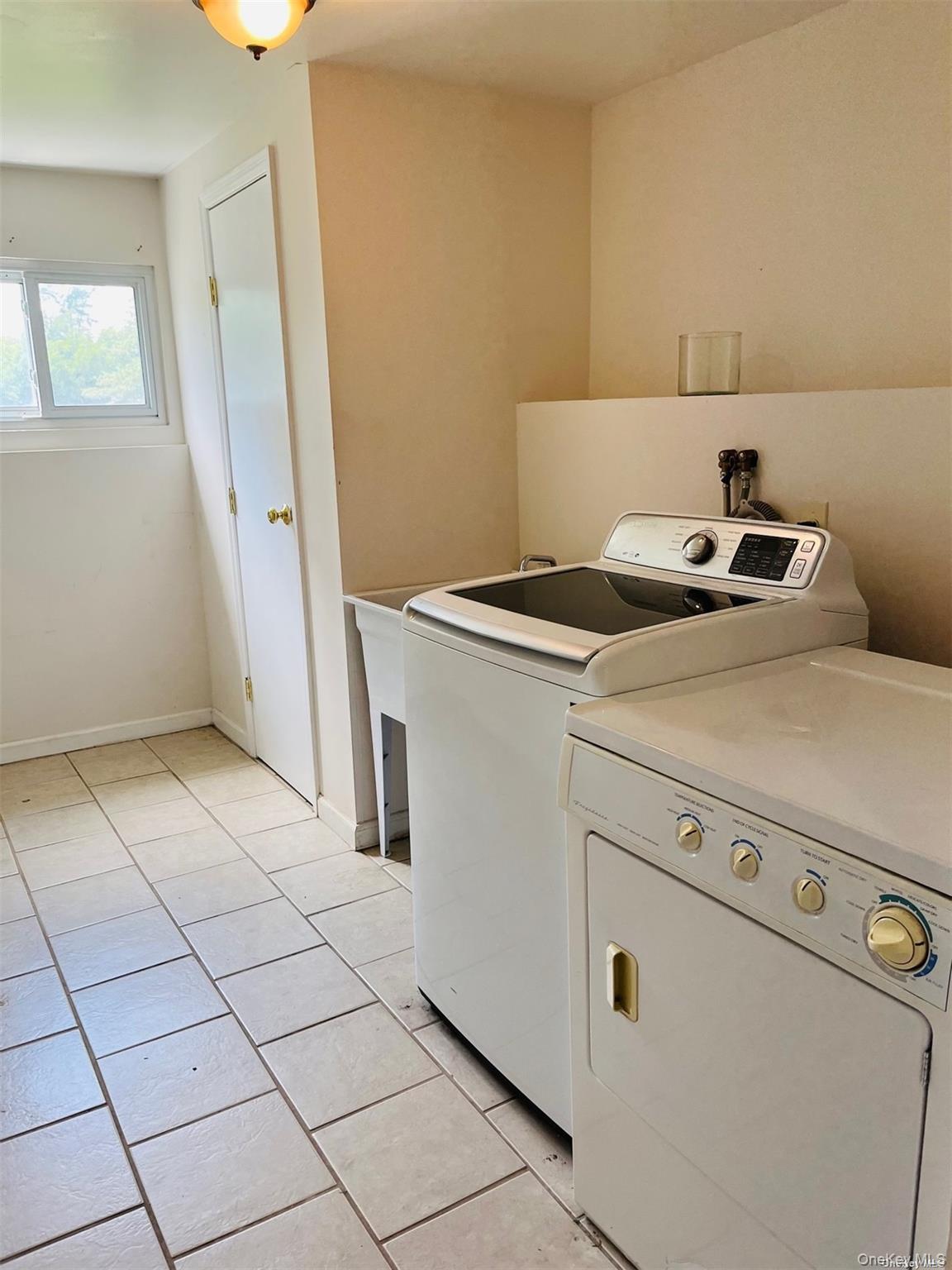 40 Willets Drive, Syosset, NY 11791