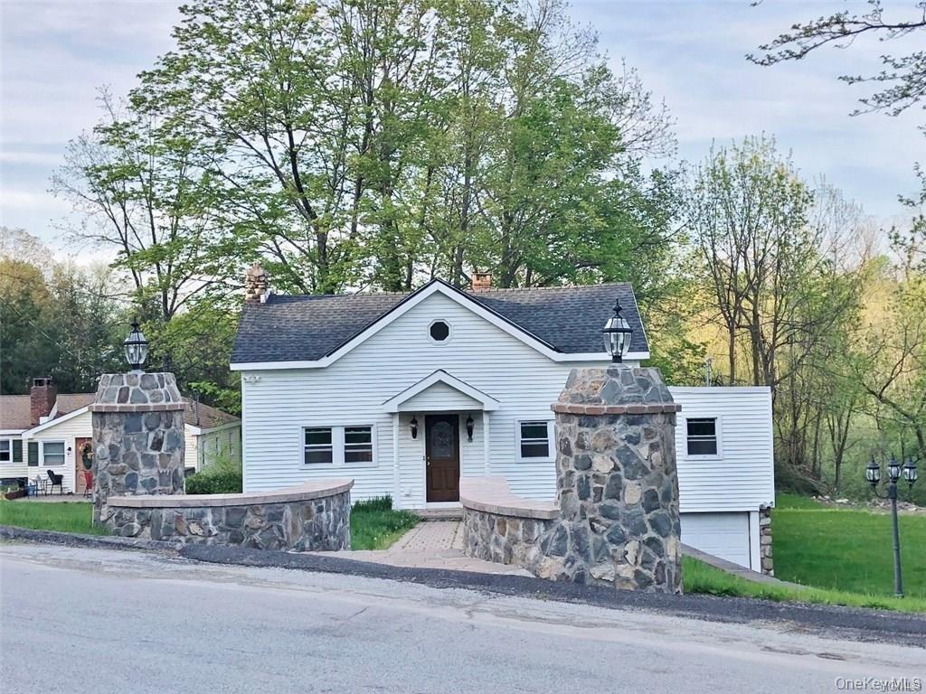 16 Lake Avenue, Monroe, NY 10950