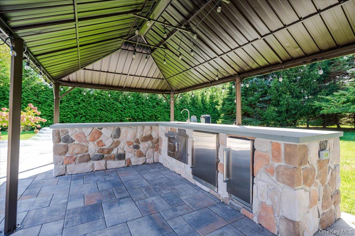 525 Rocky Point Road, East Marion, NY 11939