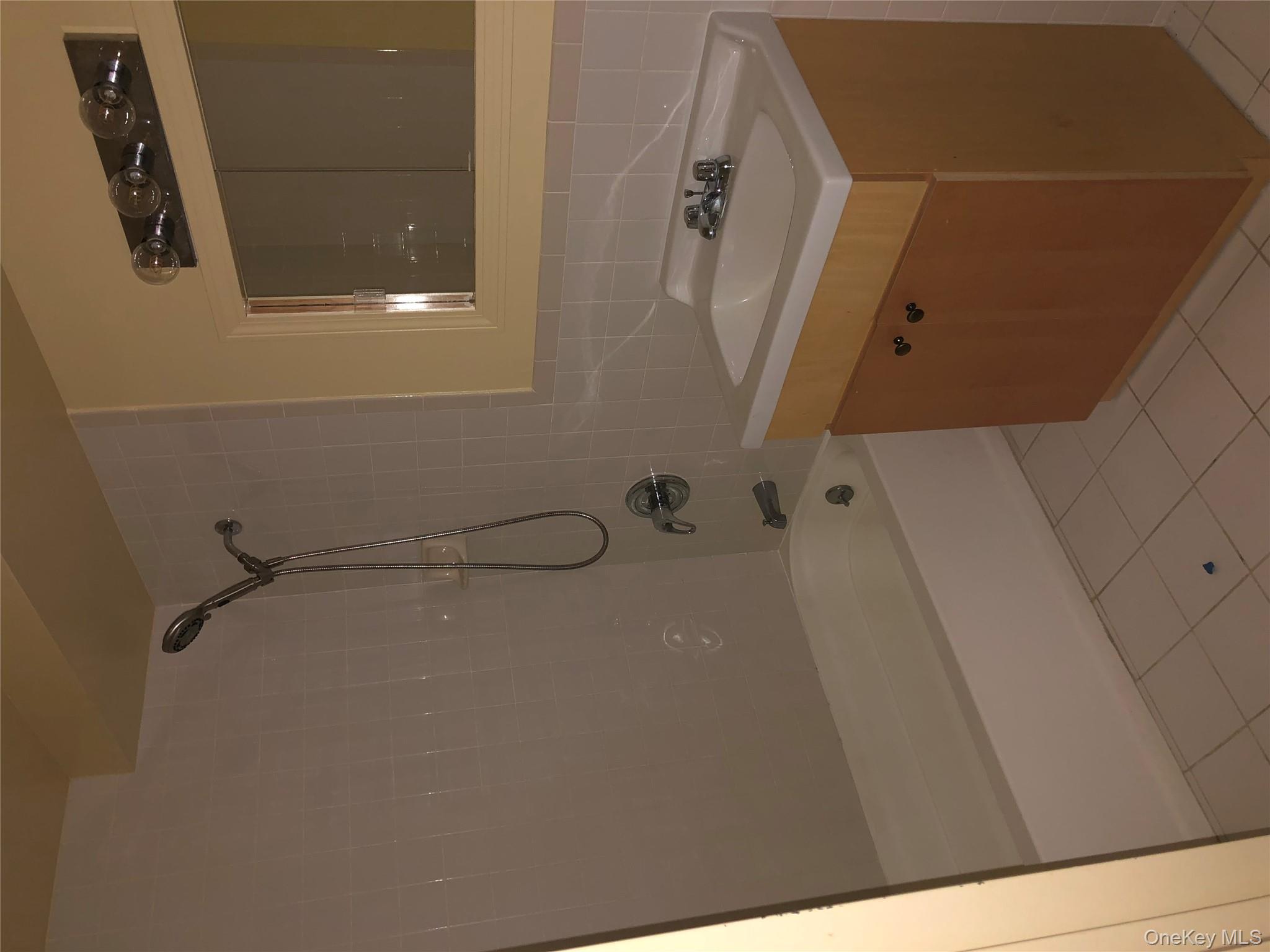 12 Brooklyn Avenue, Valley Stream, NY 11581