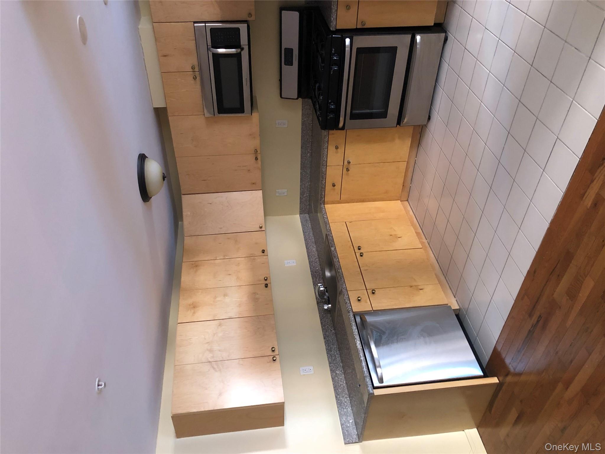 12 Brooklyn Avenue, Valley Stream, NY 11581