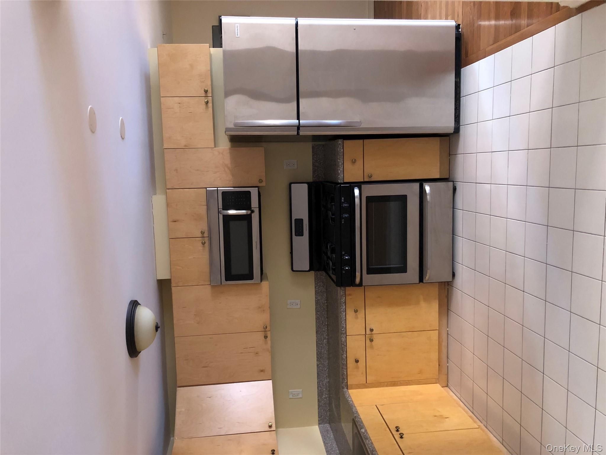 12 Brooklyn Avenue, Valley Stream, NY 11581