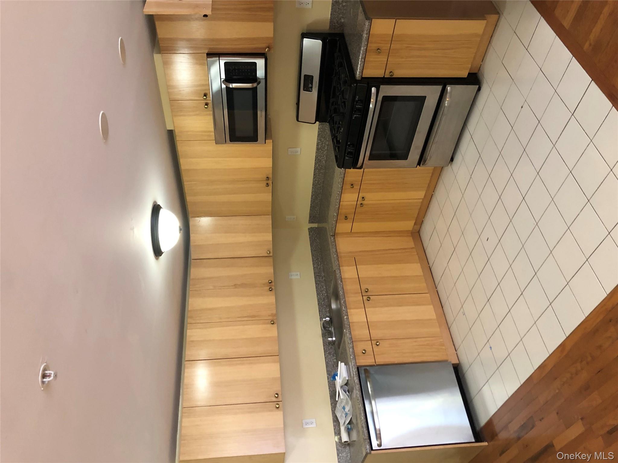 12 Brooklyn Avenue, Valley Stream, NY 11581