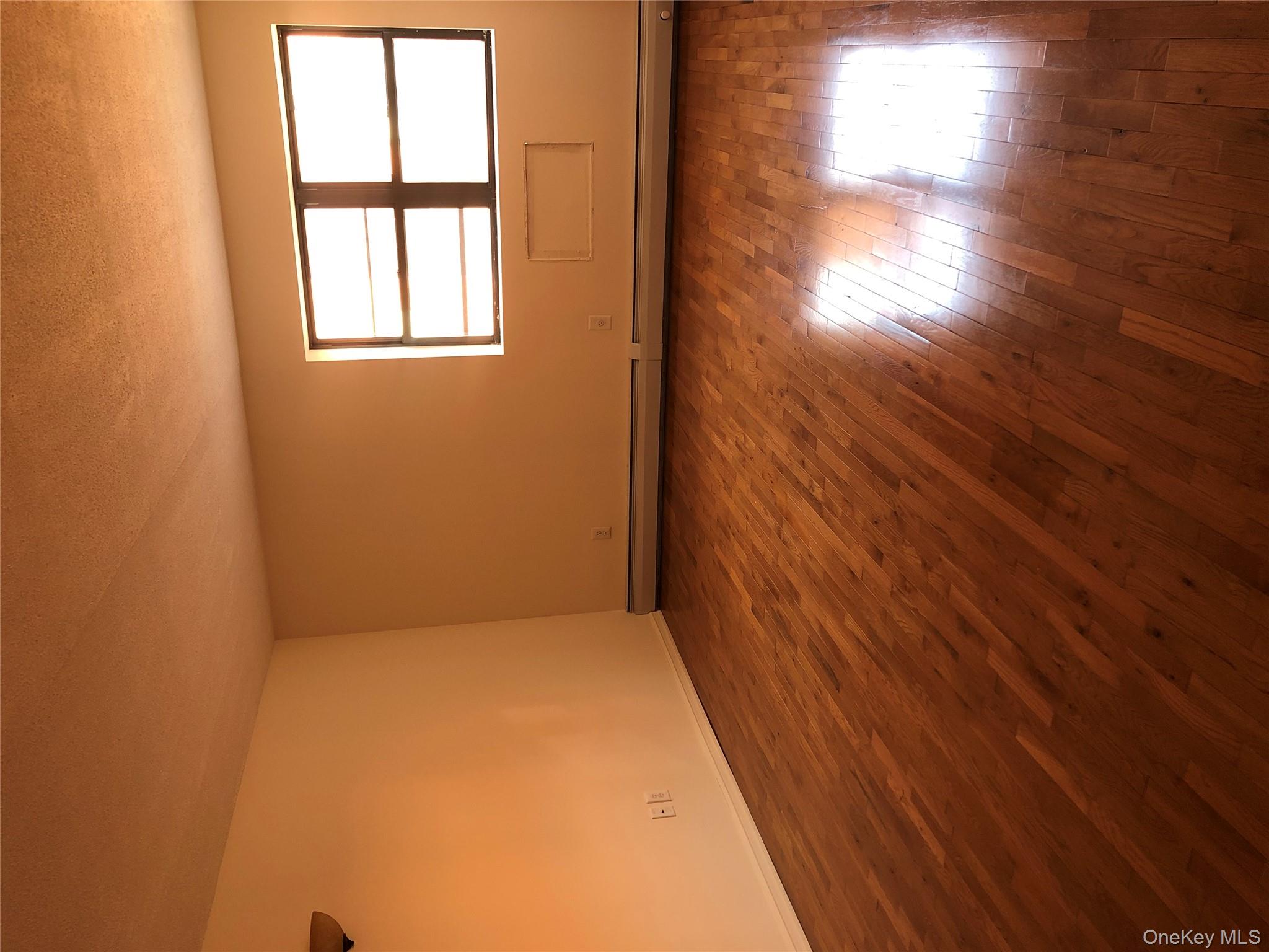 12 Brooklyn Avenue, Valley Stream, NY 11581