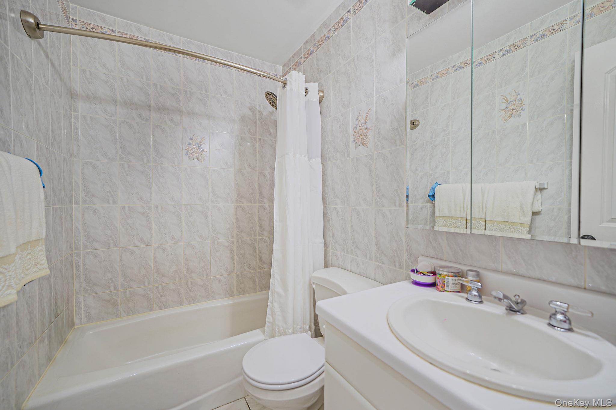 6 Madsen Court, Mount Sinai, NY 11766