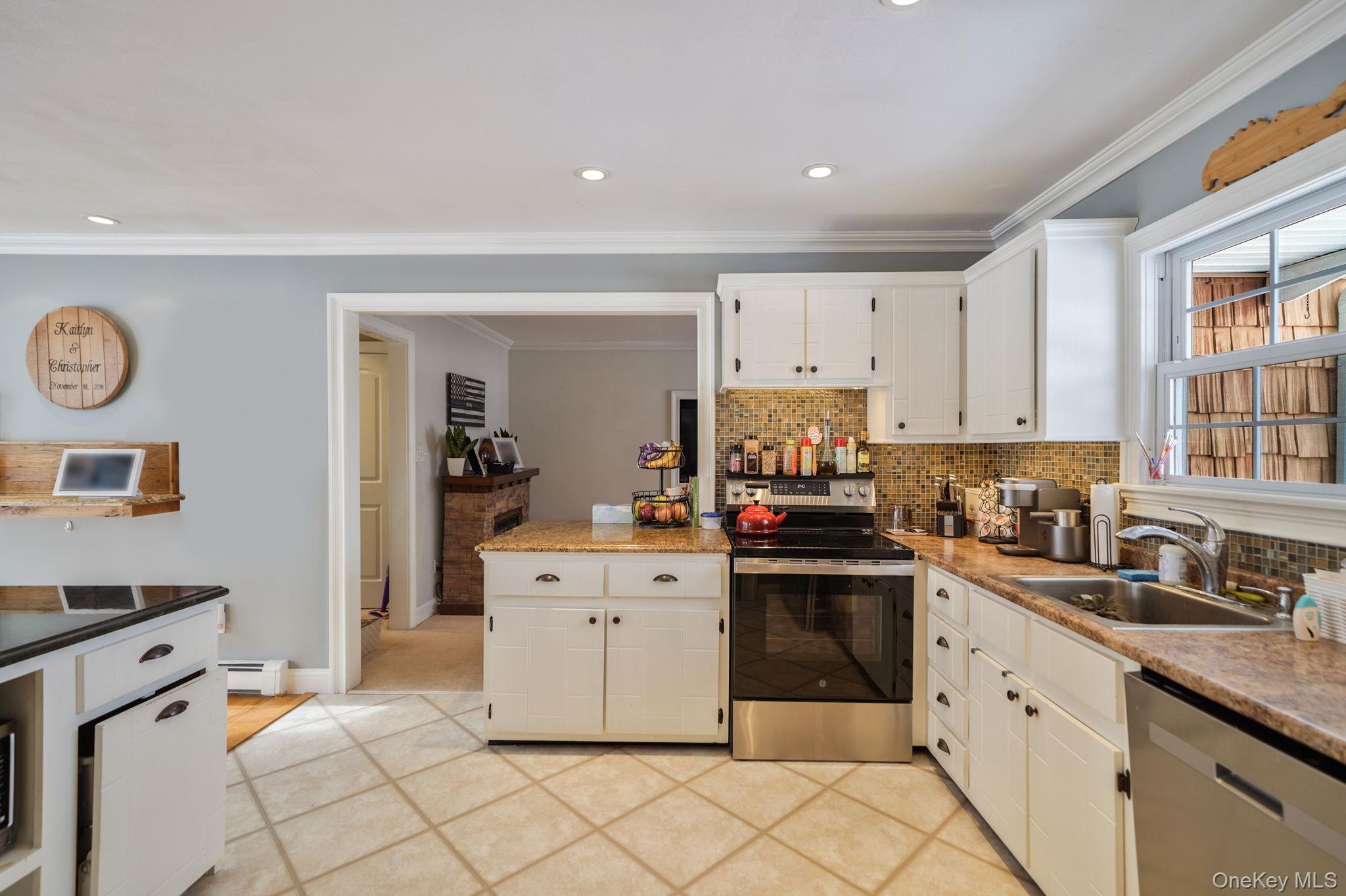 6 Madsen Court, Mount Sinai, NY 11766