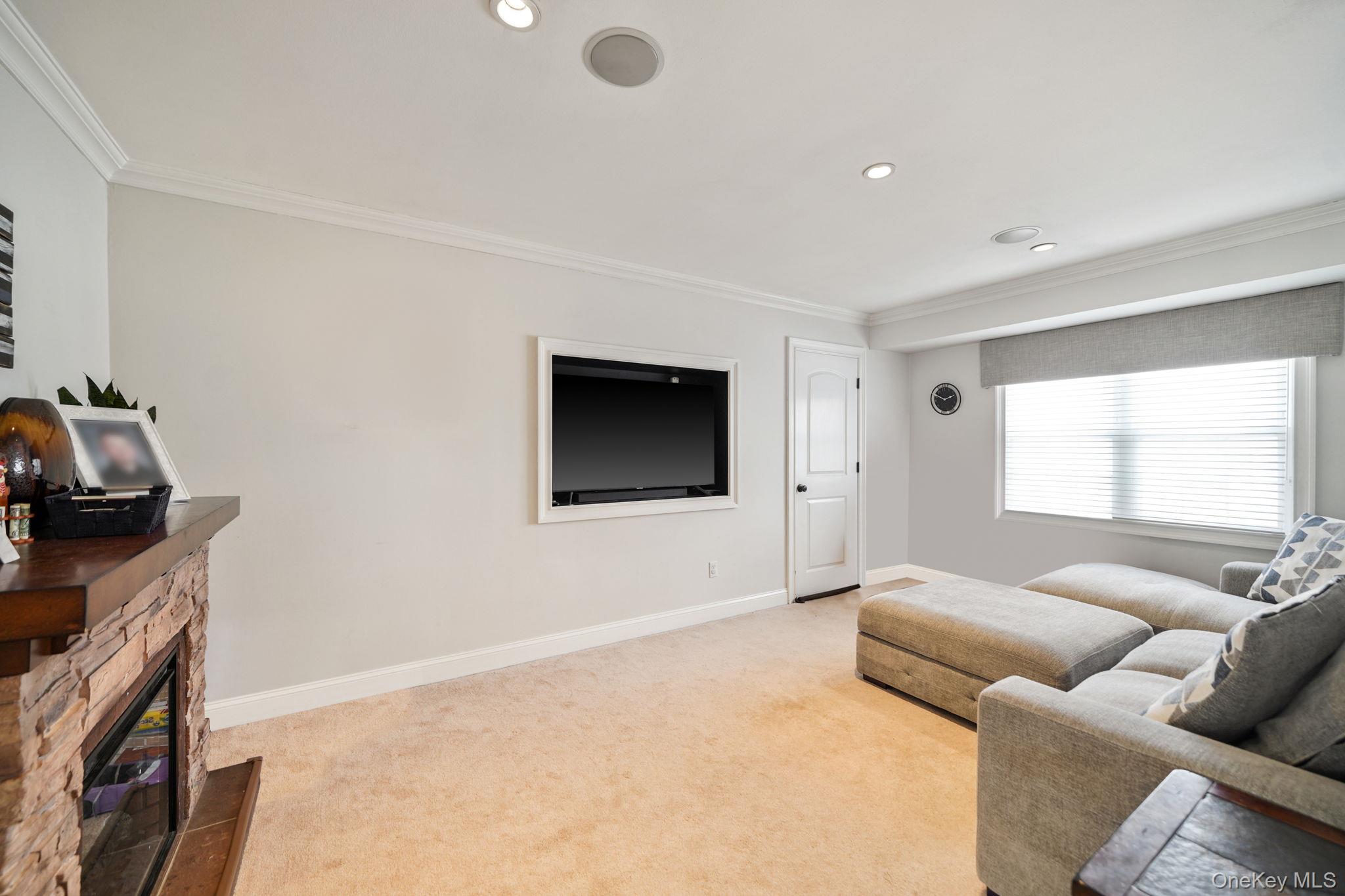 6 Madsen Court, Mount Sinai, NY 11766