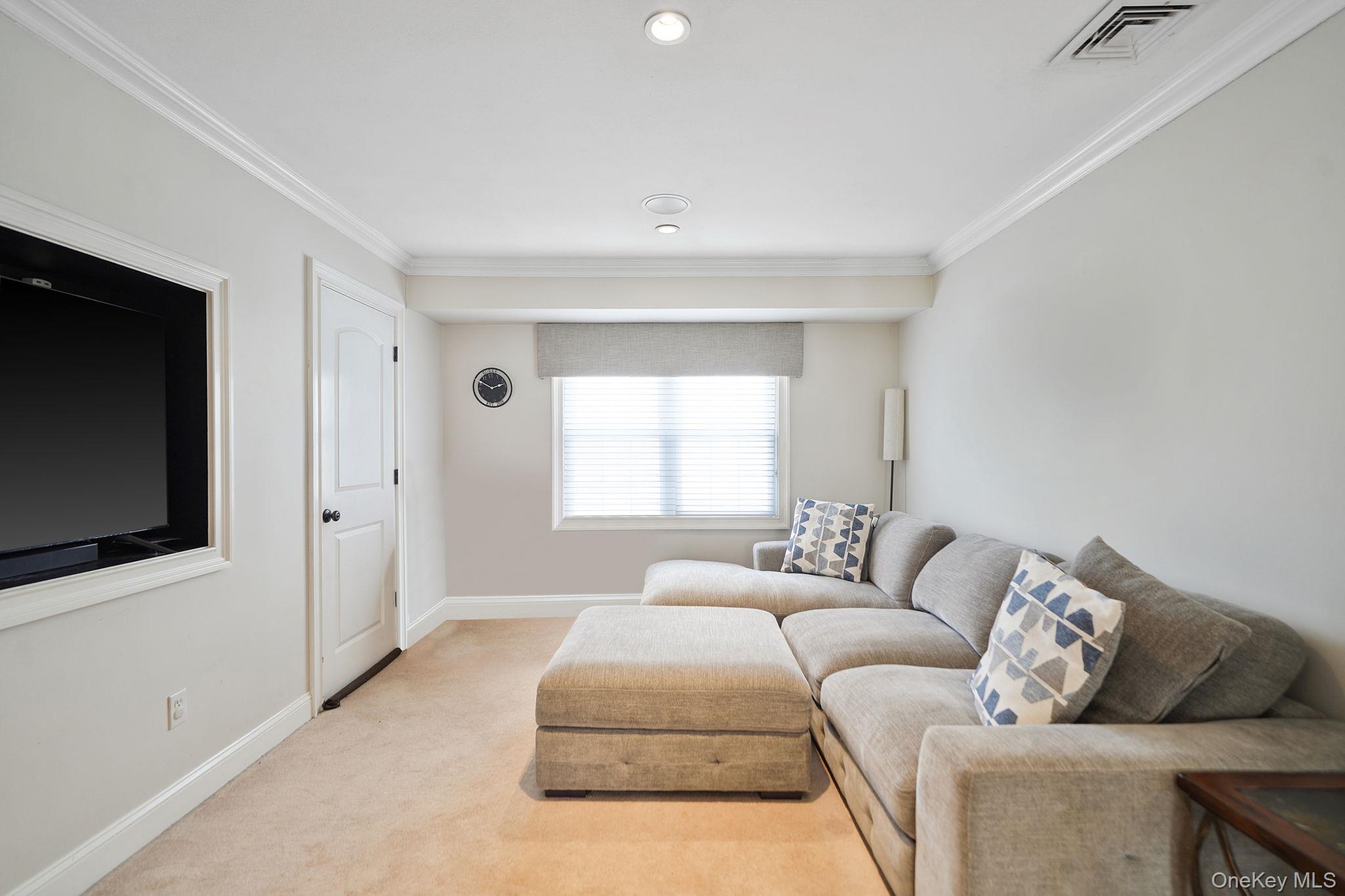 6 Madsen Court, Mount Sinai, NY 11766