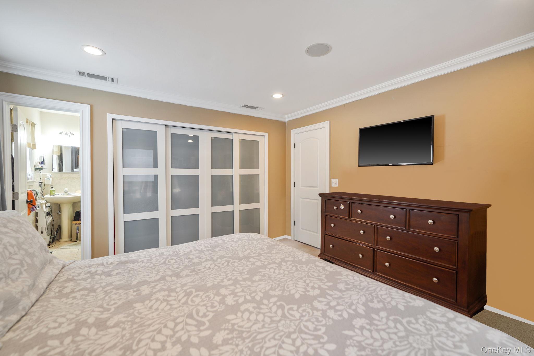 6 Madsen Court, Mount Sinai, NY 11766