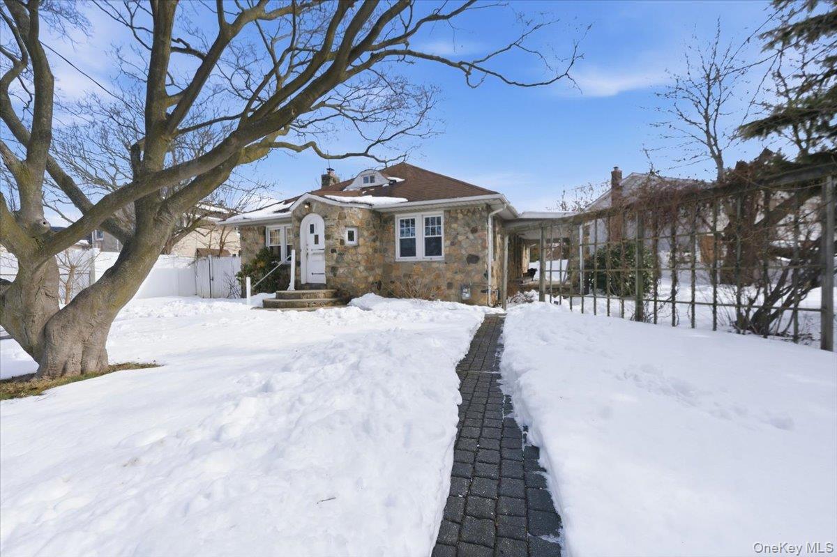 801 Main Street, Farmingdale, NY 11735